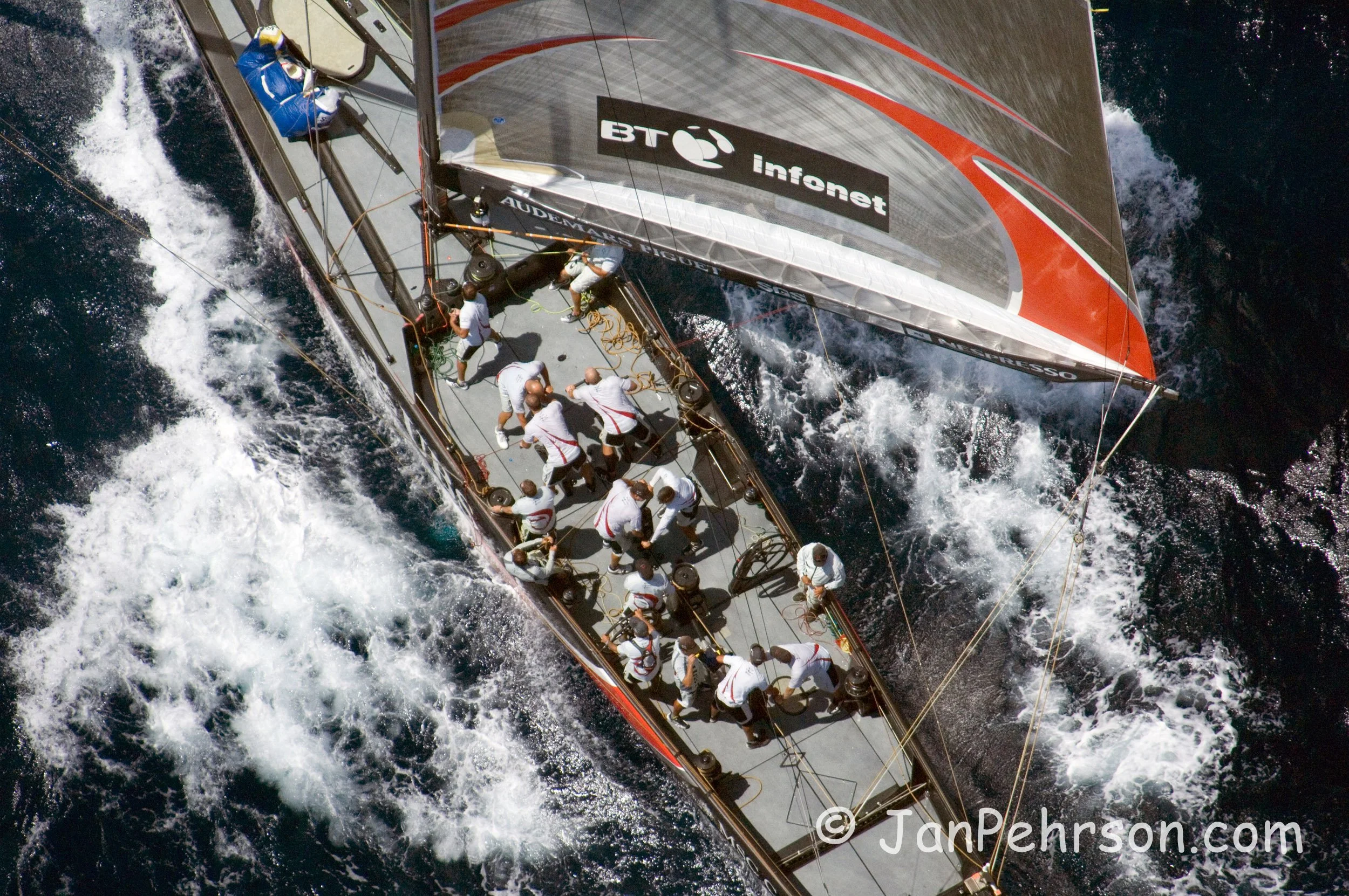 America's Cup Match - Final Race 2007, Alinghi wins over Emirates Team New Zealand by 1 second. The Yacht Alinghi (00727)