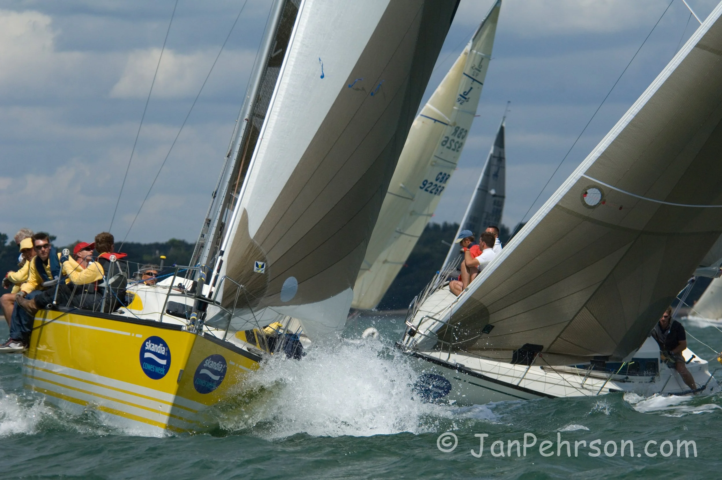 Skandia Cowes Week 2007:  UK: Isle of Wight, Cowes. Race Day 3 - Vanilla - Class 6 IRC (01369)