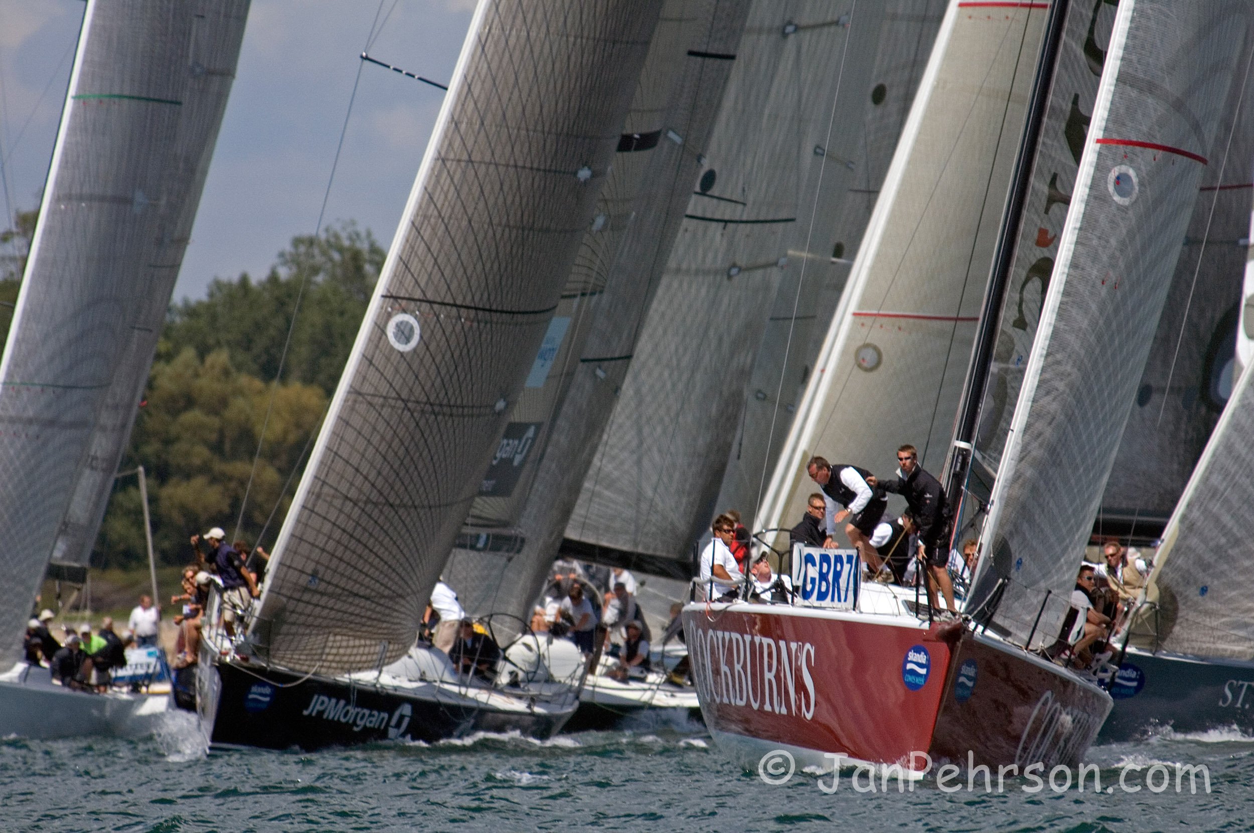 Skandia Cowes Week 2007:  UK: Isle of Wight, Cowes. Race Day 4 -  Class 1 IRC Start (02094)