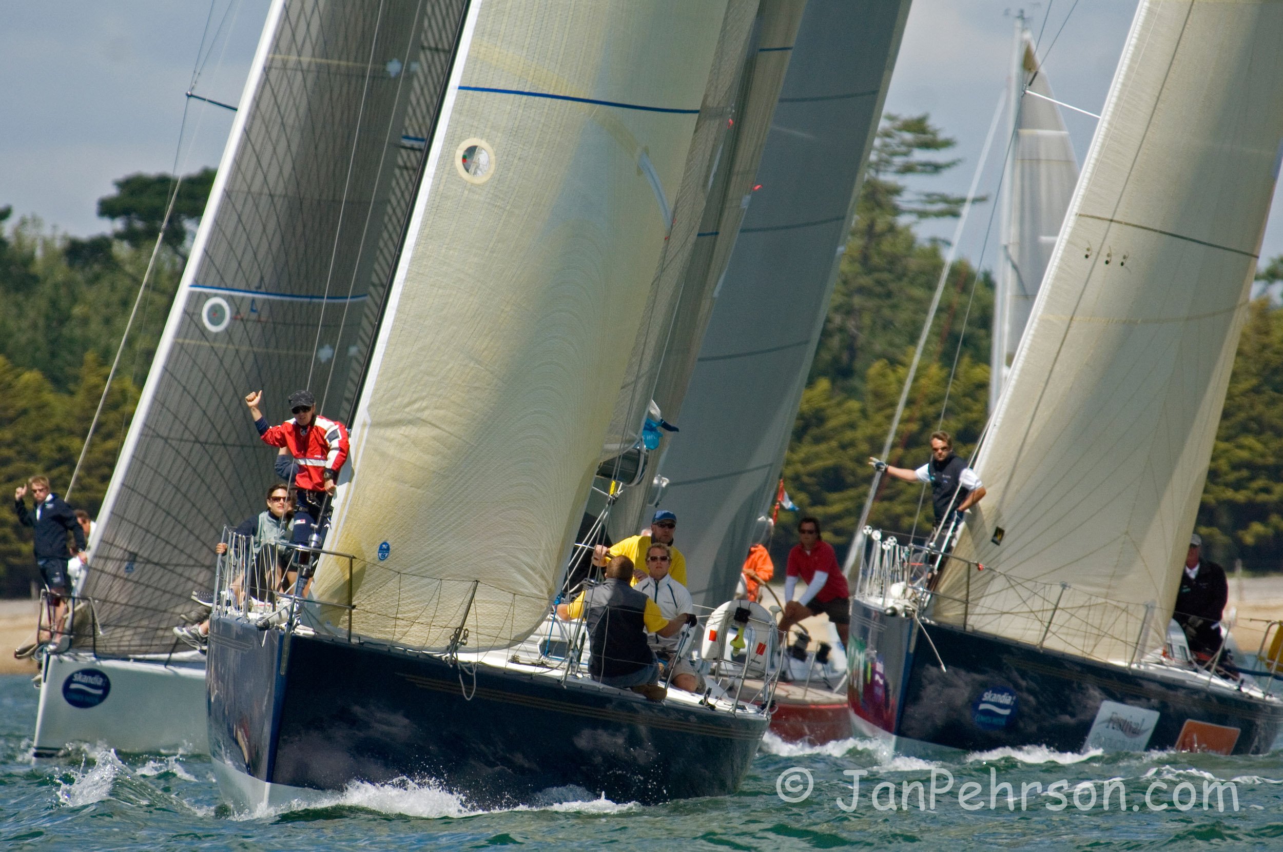 Skandia Cowes Week 2007:  UK: Isle of Wight, Cowes. Race Day 4 -  Class 3 IRC Start (02160)