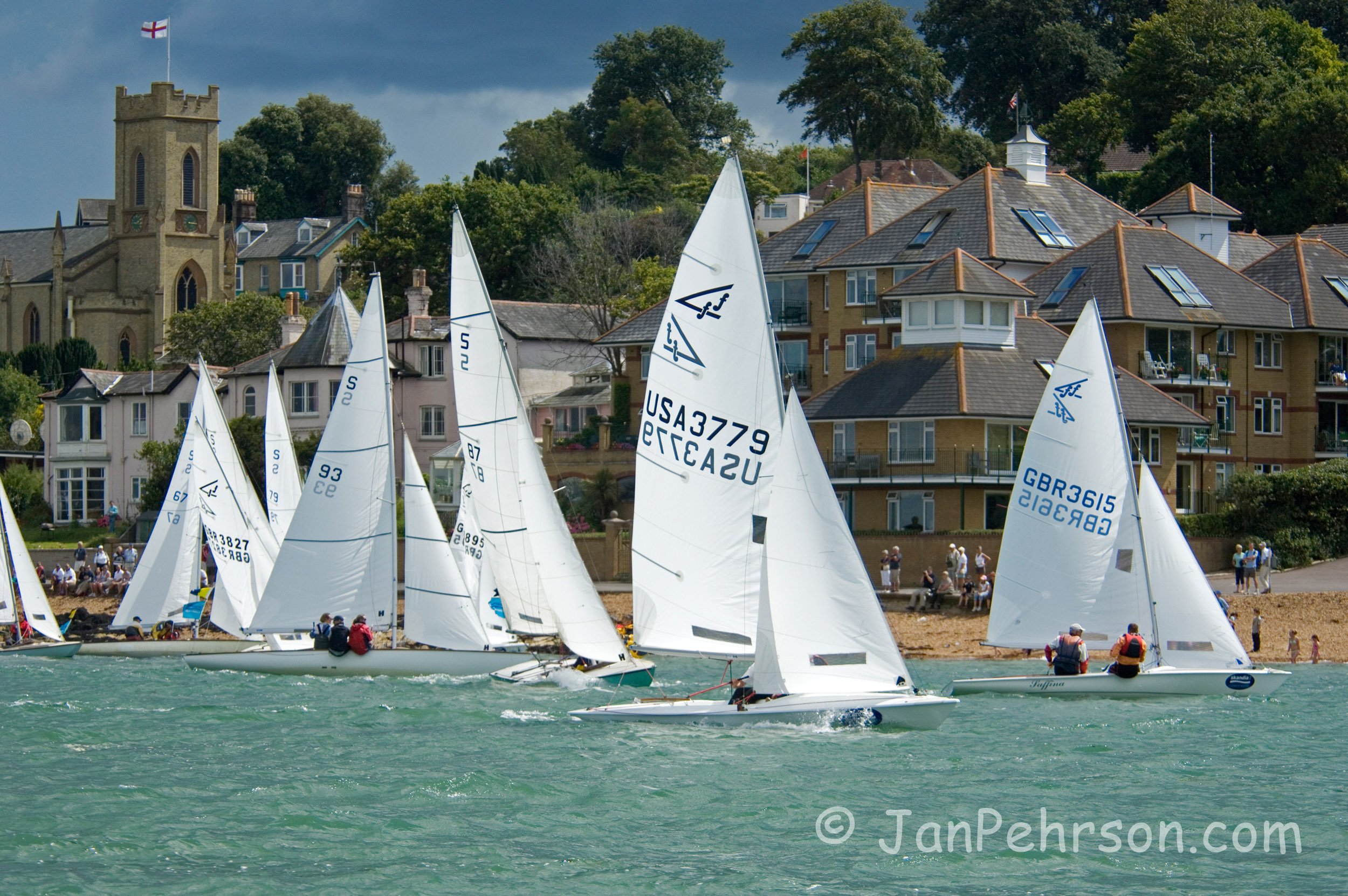 Skandia Cowes Week 2007:  UK: Isle of Wight, Cowes. Race Day 4 -  Swallows, Flying Fifteen Classes tack up the shore at Cowes (02468)