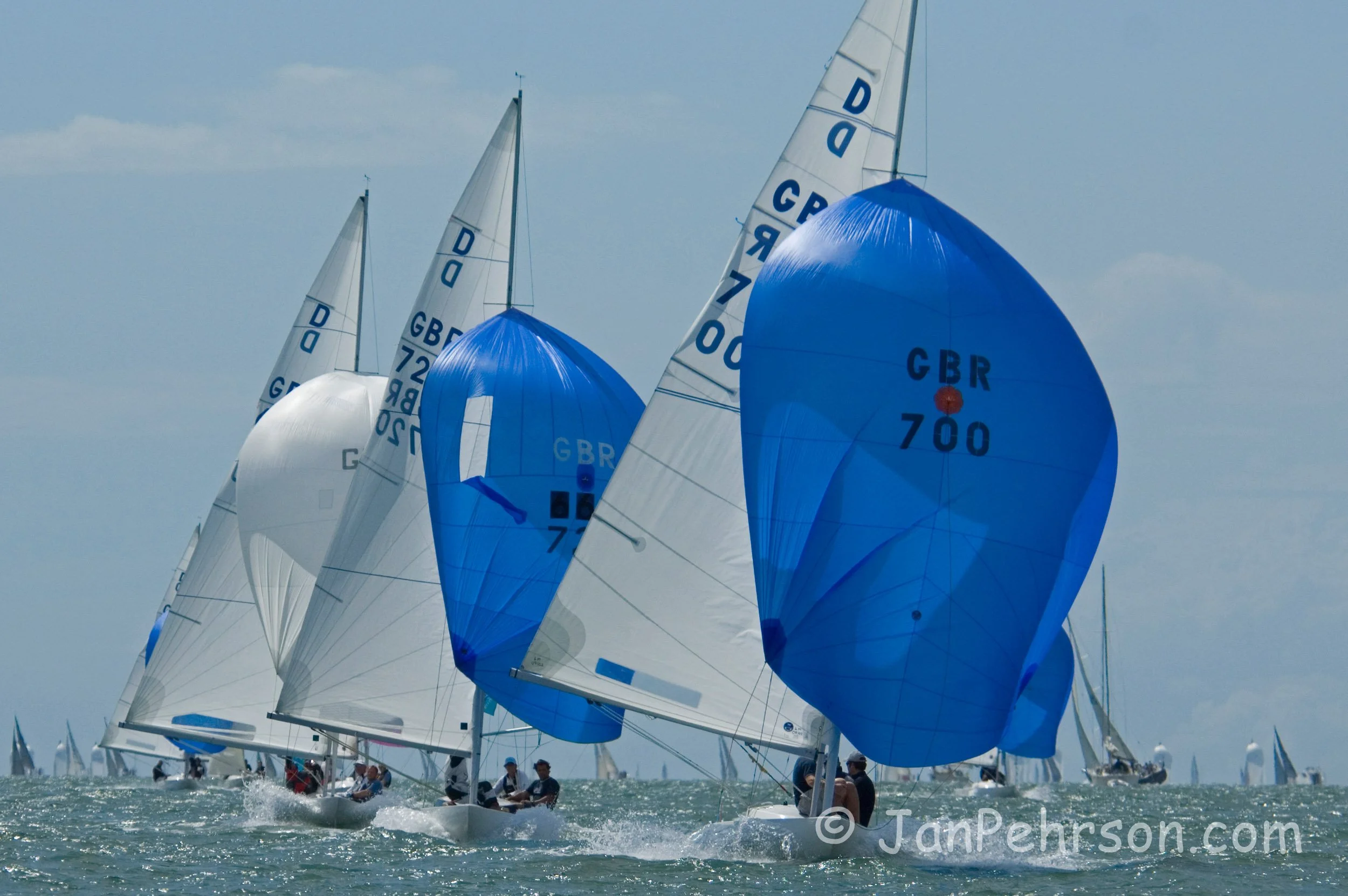 Skandia Cowes Week 2007:  UK: Isle of Wight, Cowes. Race Day 4 -  Dragon Class (02554)