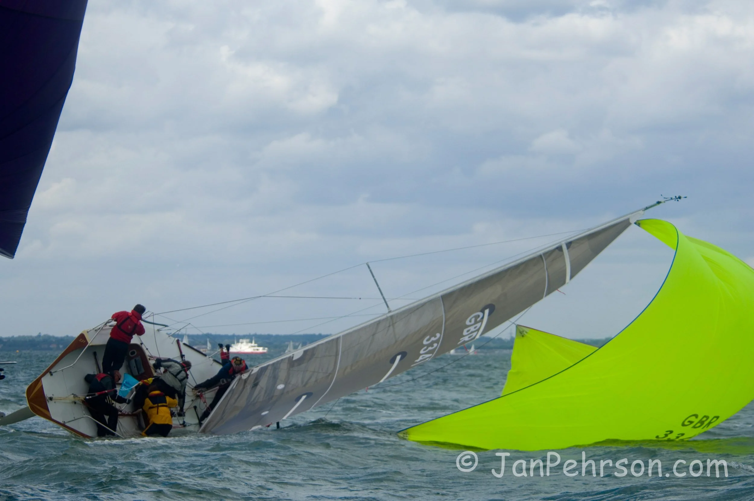 Cowes Race Week 2006 - Boat: Odd Job Class: IRC7 Sail#3341 (03264)