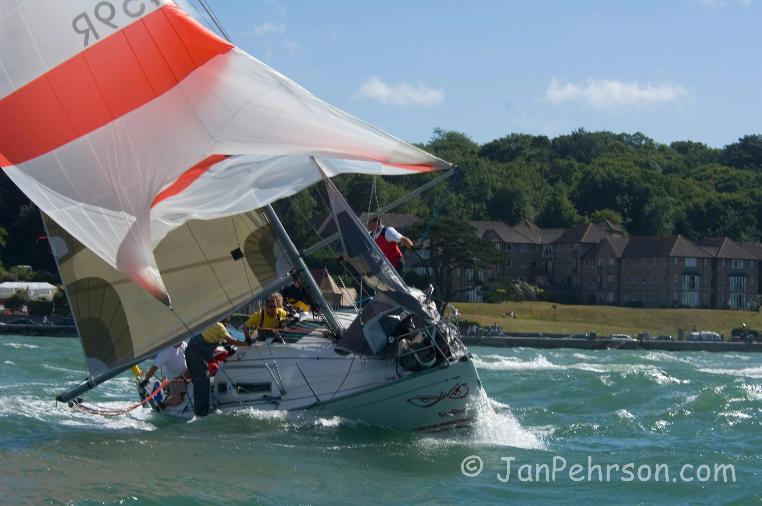 Cowes Race Week 2006 - Drama Boat: Stalker Sail# 9459 (01802)
