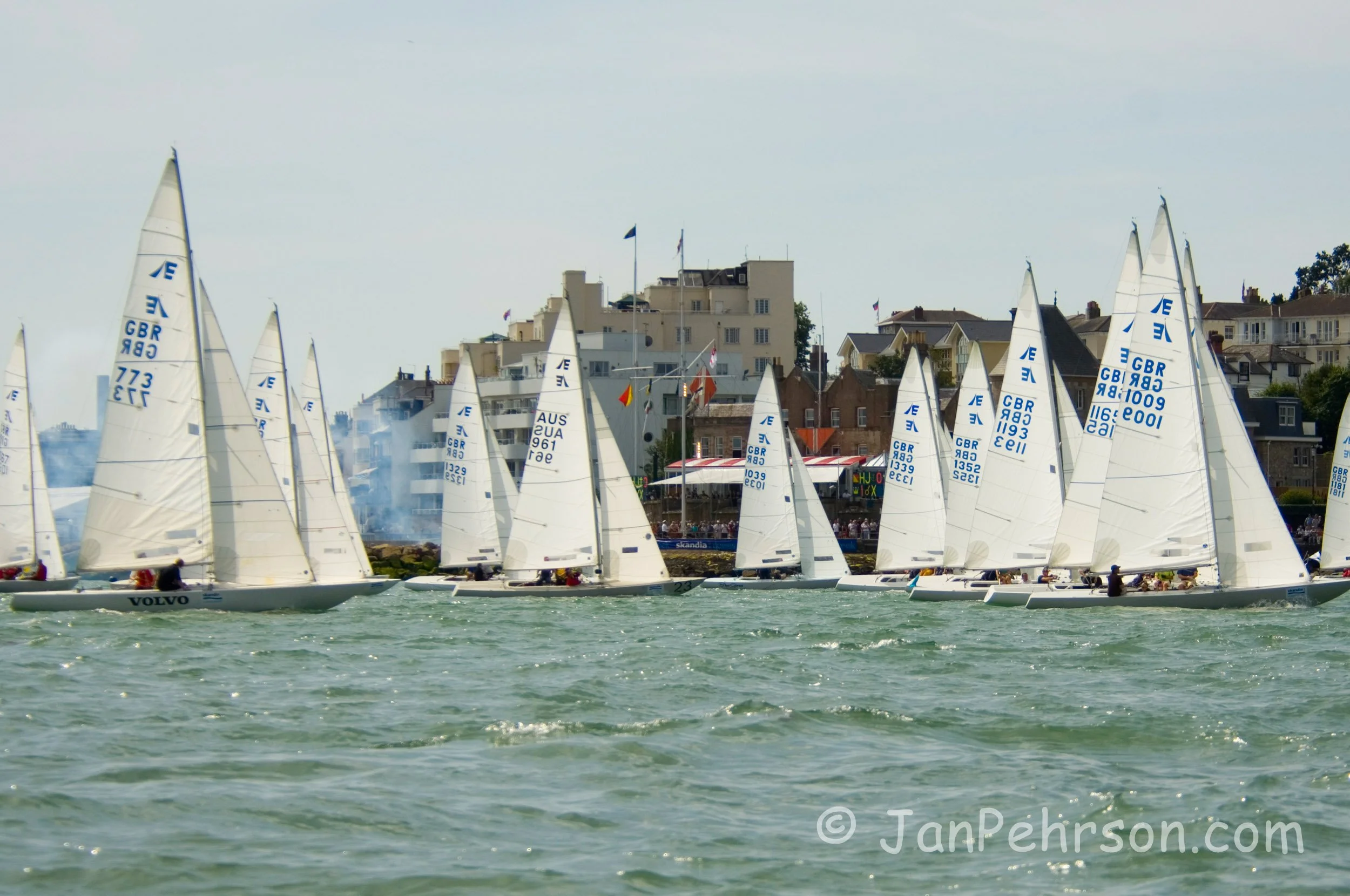 Cowes Race Week 2006 - Etchells Start (00057)