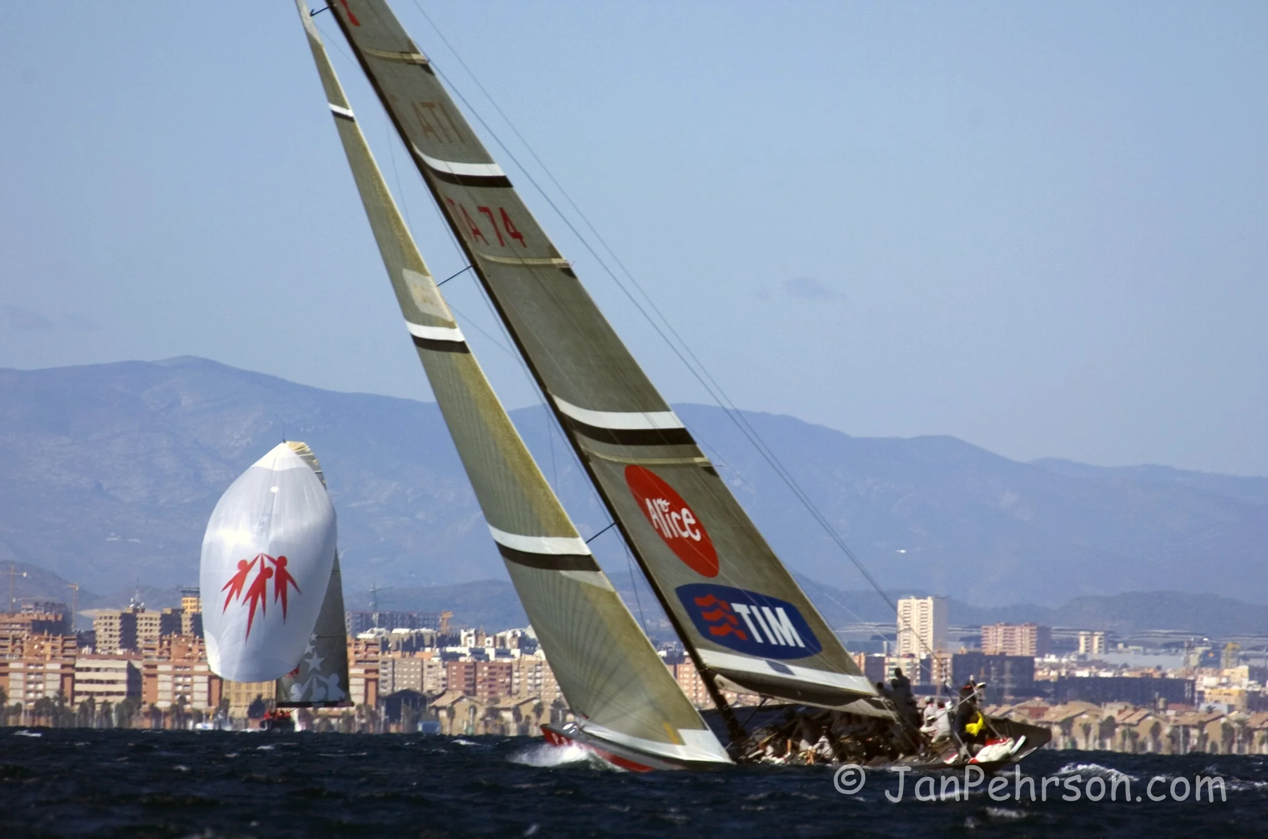 October 2004, Valencia, Spain, Americas Cup Racing, Act3 Starts and Fleet Races (1011_1_0042)