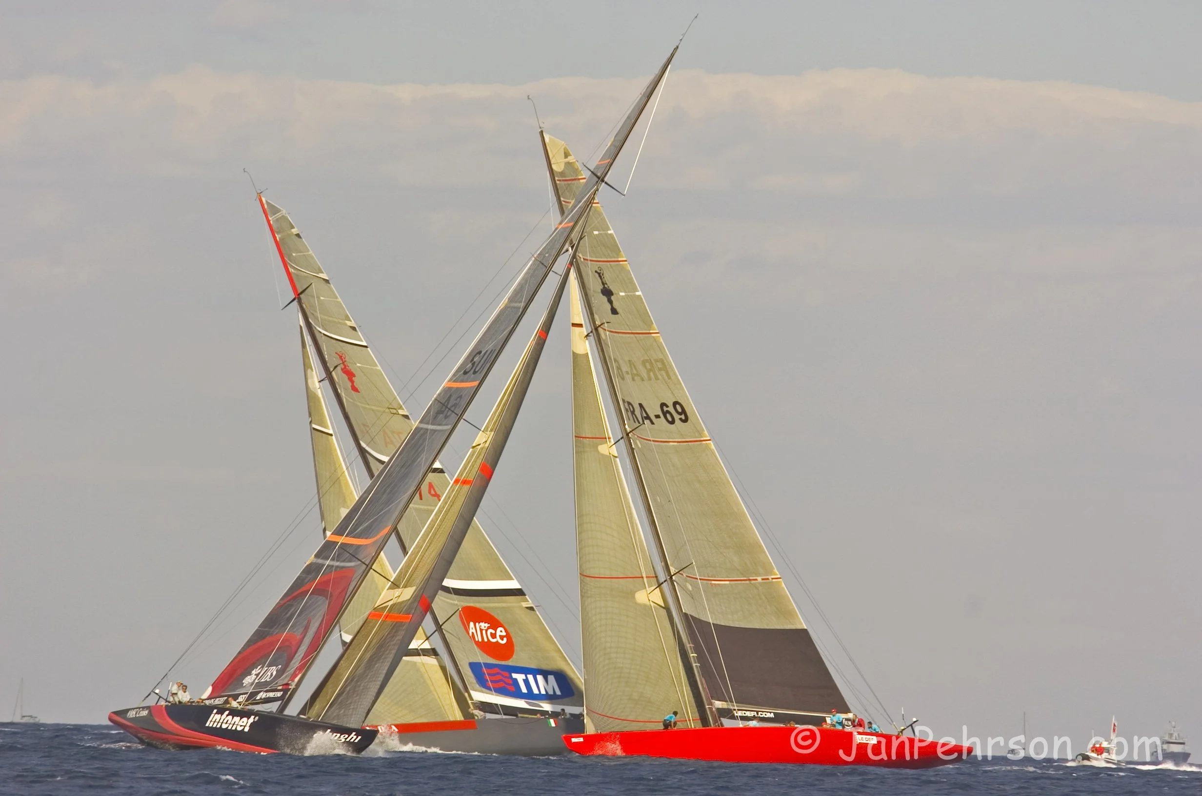 October 2004, Valencia, Spain, Americas Cup Racing, Starts and Fleet Races (1014_2_0033)