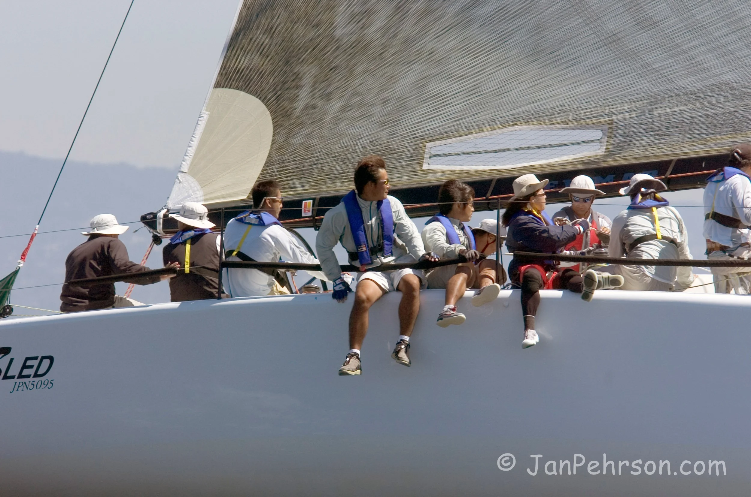 September 2004, San Francisco, California, Farr 40 Class Worlds, Close Ups Crews and Bows (0908_2_0023)