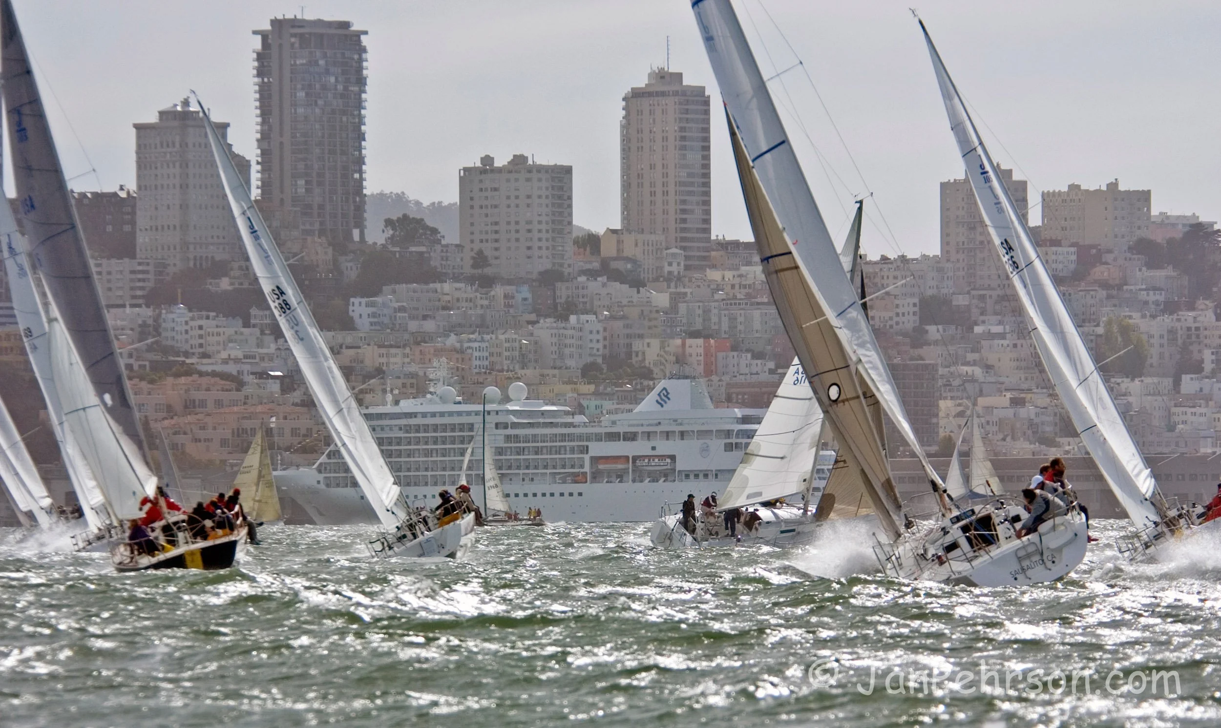 September 2004, San Francisco, CA, Big Boat Series, J105 Class Racing (0918_3_0011_J105)