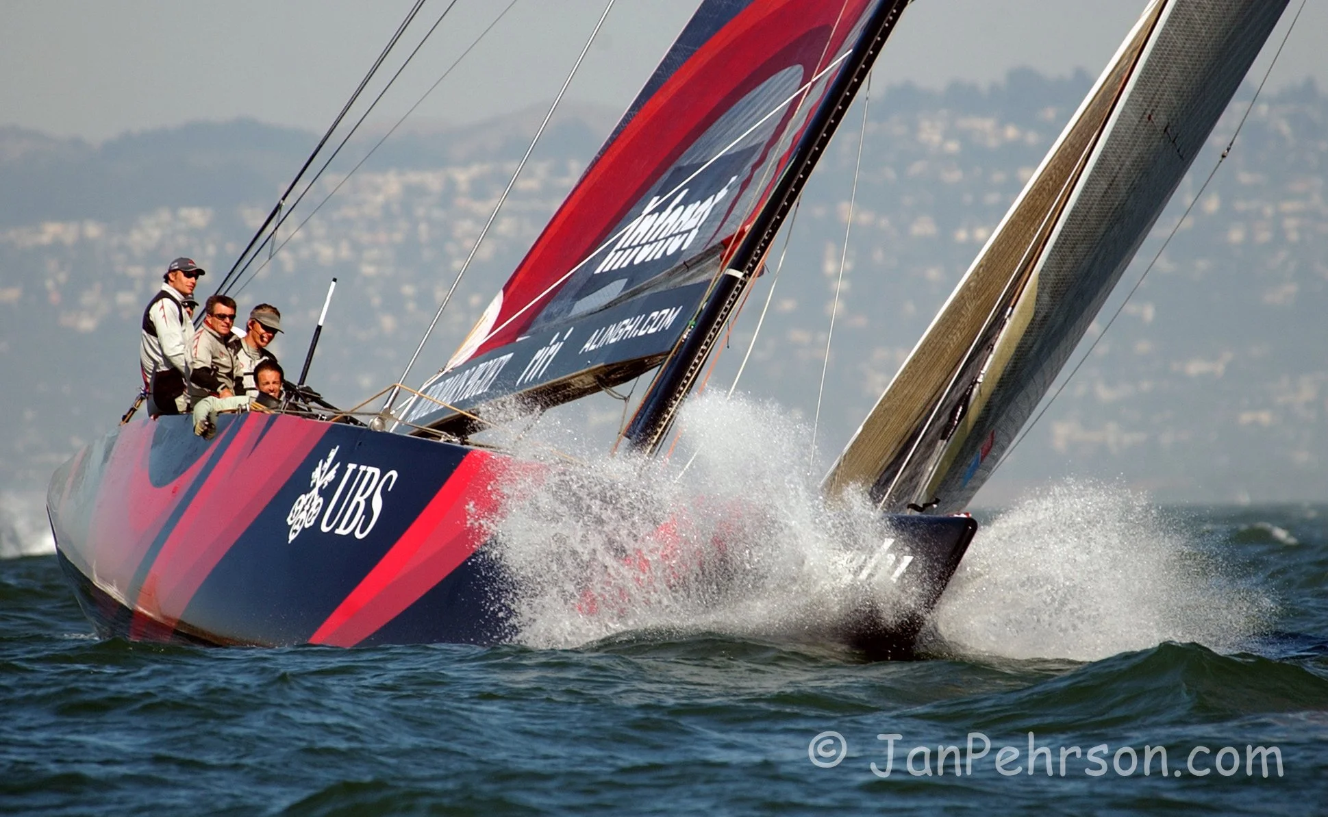 September 2003, San Francisco, CA, MOËT CUP, America’s Cup Winning Yacht Alinghi of Switzerland faces BMW Racing (Oracle) of the USA on the San Francisco Bay (0210)