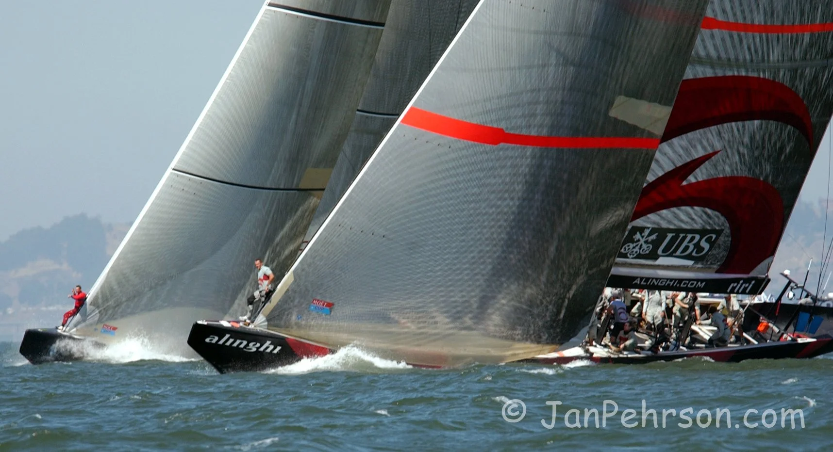 September 2003, San Francisco, CA, MOËT CUP, America’s Cup Winning Yacht Alinghi of Switzerland faces BMW Racing (Oracle) of the USA on the San Francisco Bay (0161)