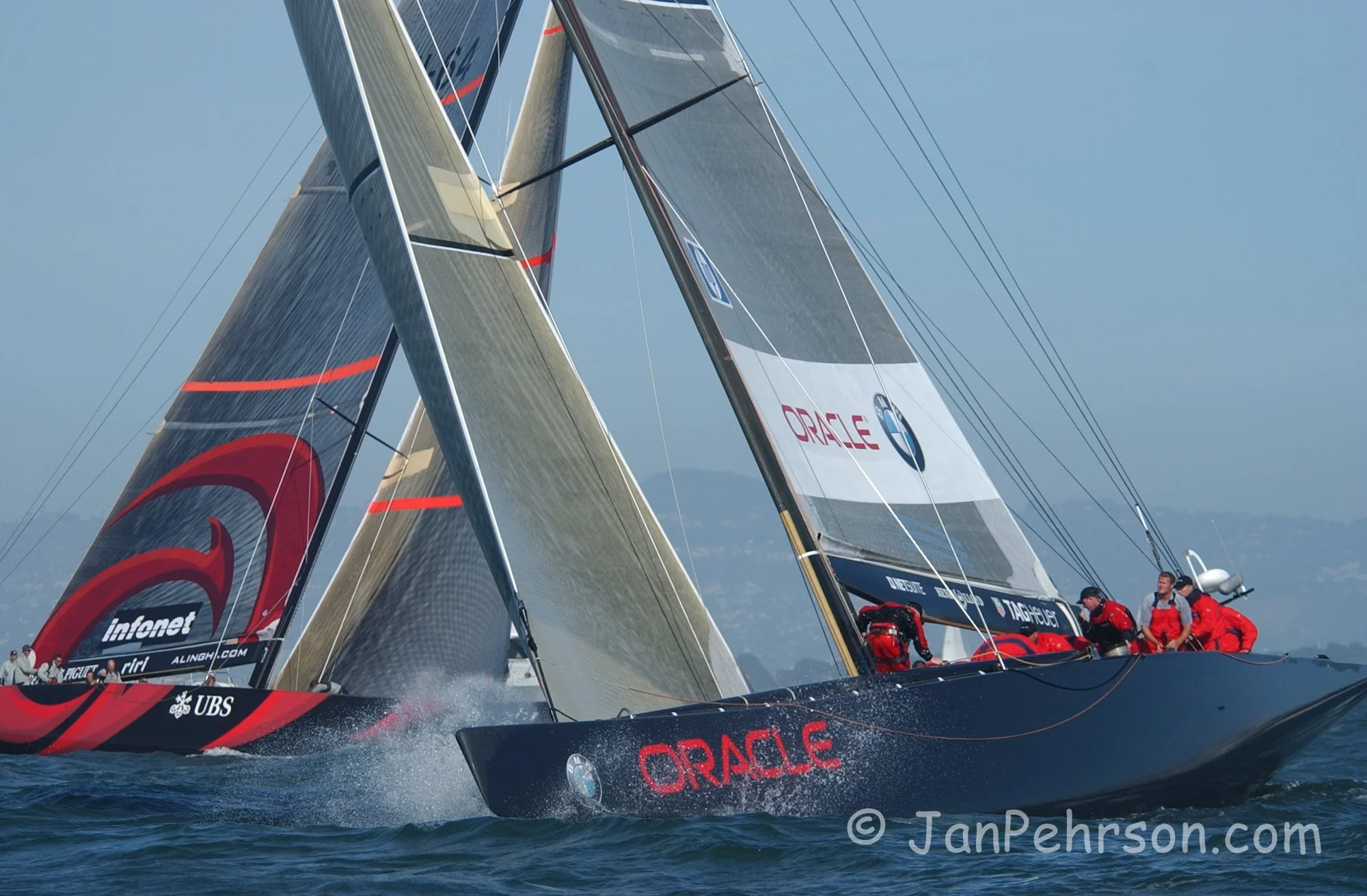 September 2003, San Francisco, CA, MOËT CUP, America’s Cup Winning Yacht Alinghi of Switzerland faces BMW Racing (Oracle) of the USA on the San Francisco Bay (Cross)