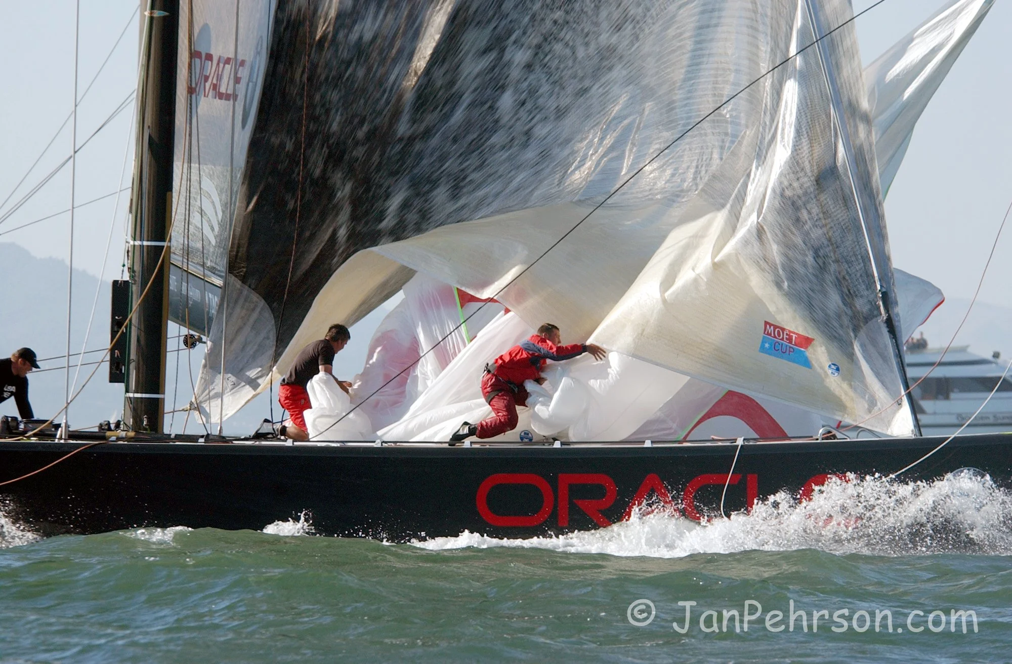 September 2003, San Francisco, CA, MOËT CUP, America’s Cup Winning Yacht Alinghi of Switzerland faces BMW Racing (Oracle) of the USA on the San Francisco Bay (0429)