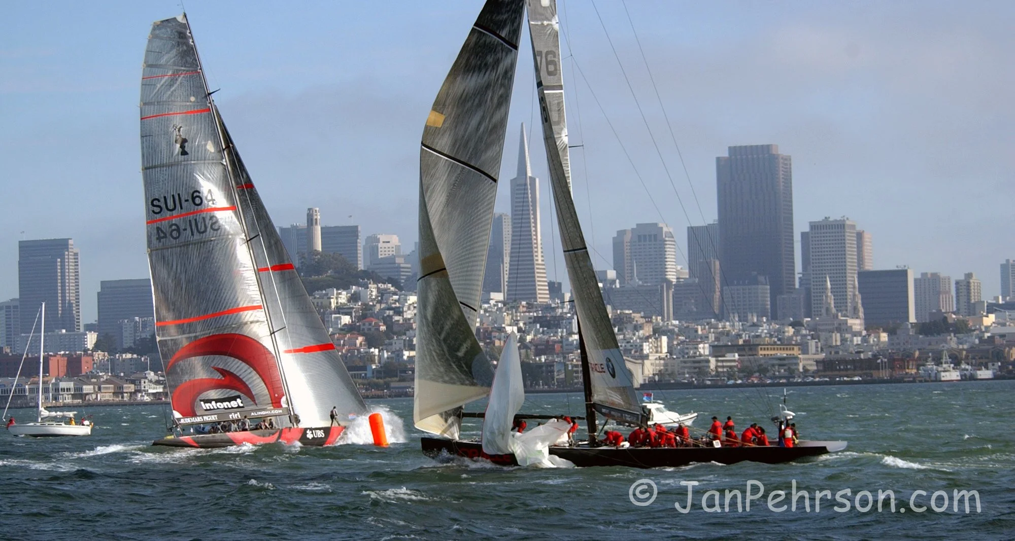 September 2003, San Francisco, CA, MOËT CUP, America’s Cup Winning Yacht Alinghi of Switzerland faces BMW Racing (Oracle) of the USA on the San Francisco Bay (Day1R2_A&O&SanFran)