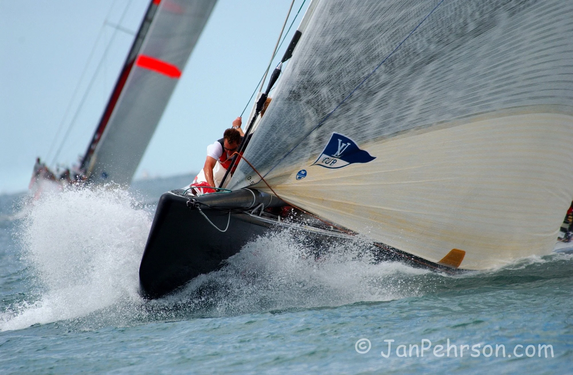 January 2003, Auckland, New Zealand. Louis Vutton Finals, Oracle leads Alinghi Around Weather Mark