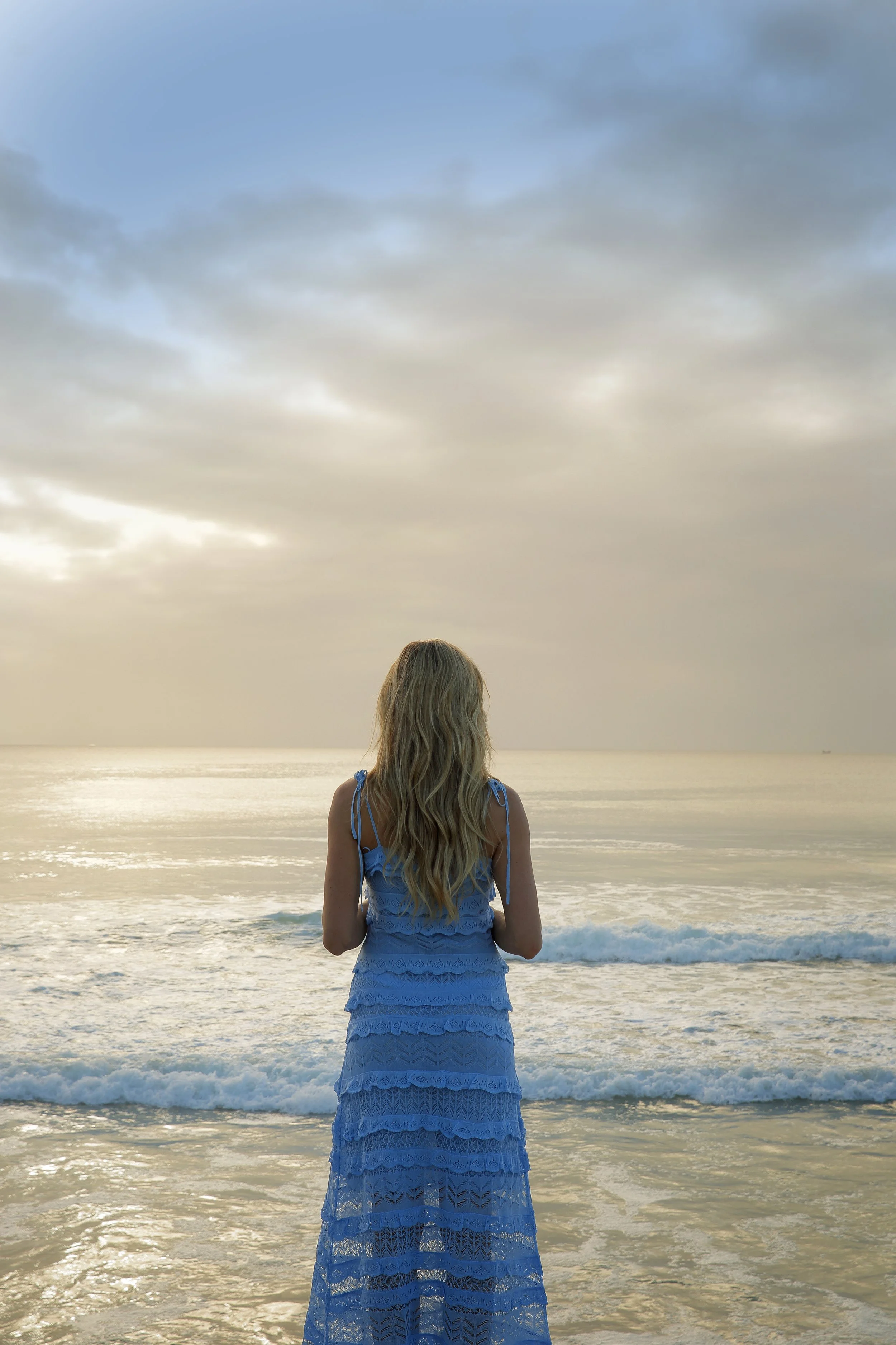 Sunrise over the ocean at St Francis Bay with guest enjoying the shoreline near Mykonos Luxury Guest House.