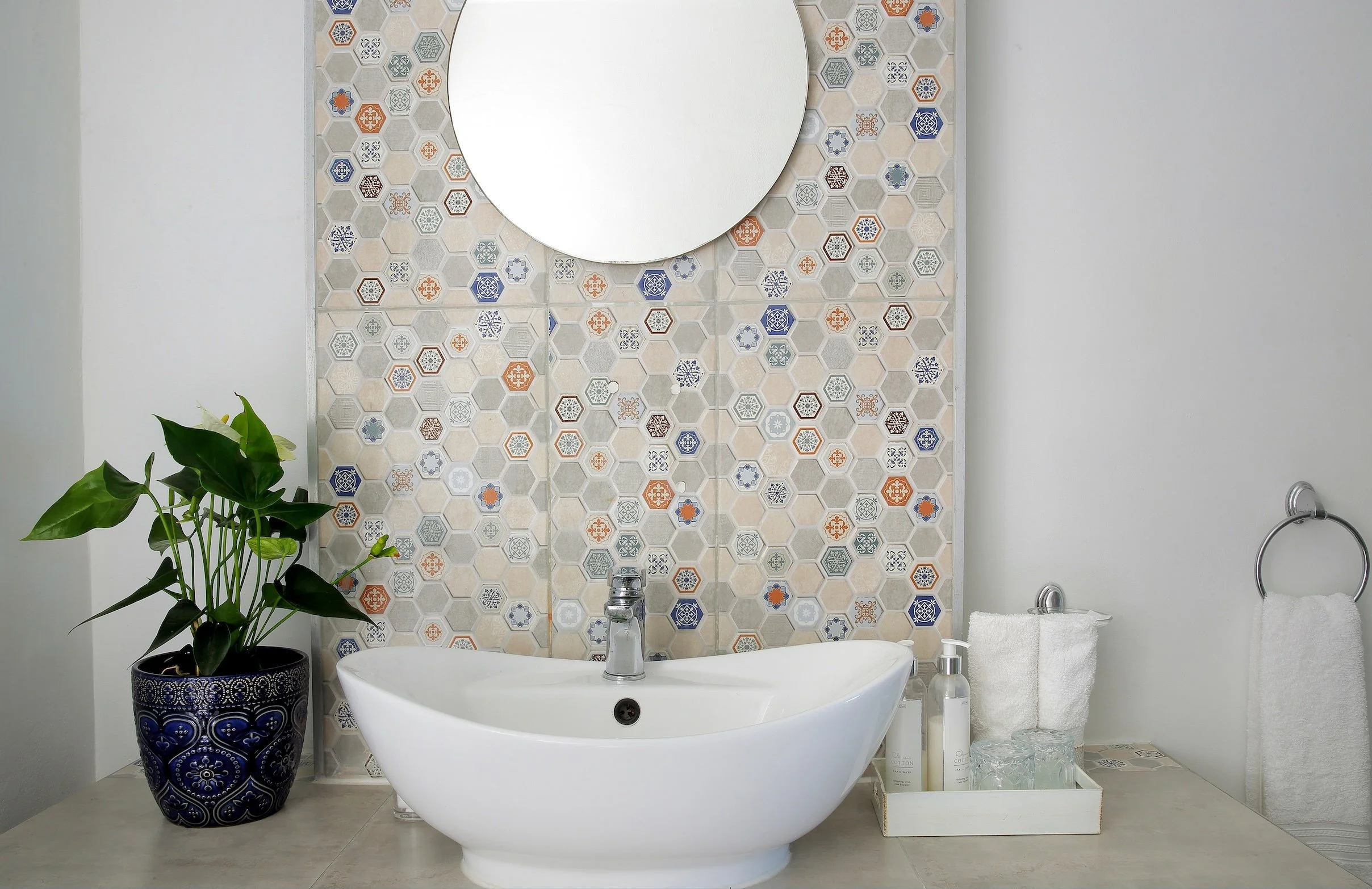 En-suite bathroom with shower in sea-facing ground floor room at Mykonos Luxury Guest House.