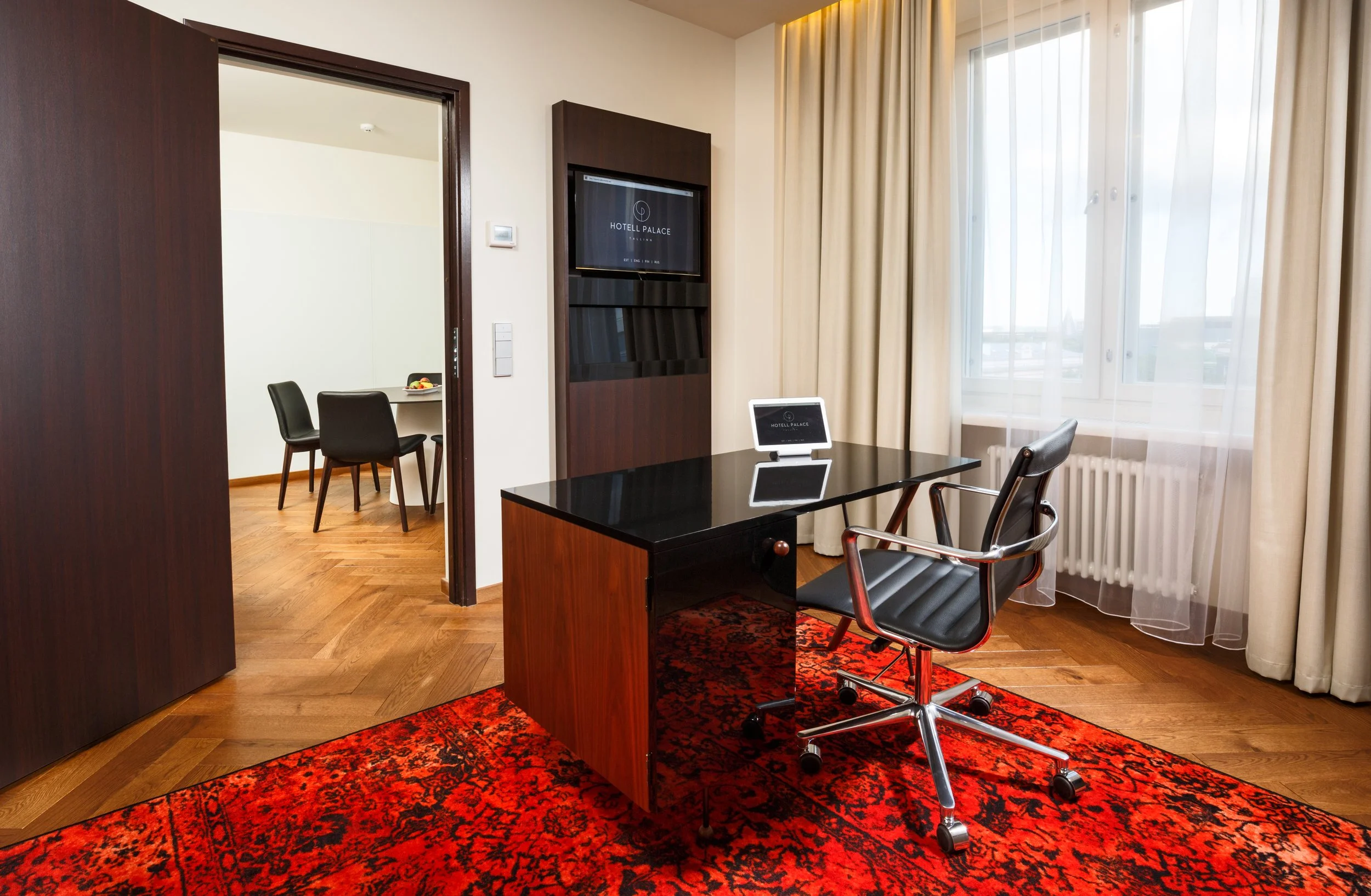 Presidential Suite_private office.jpg