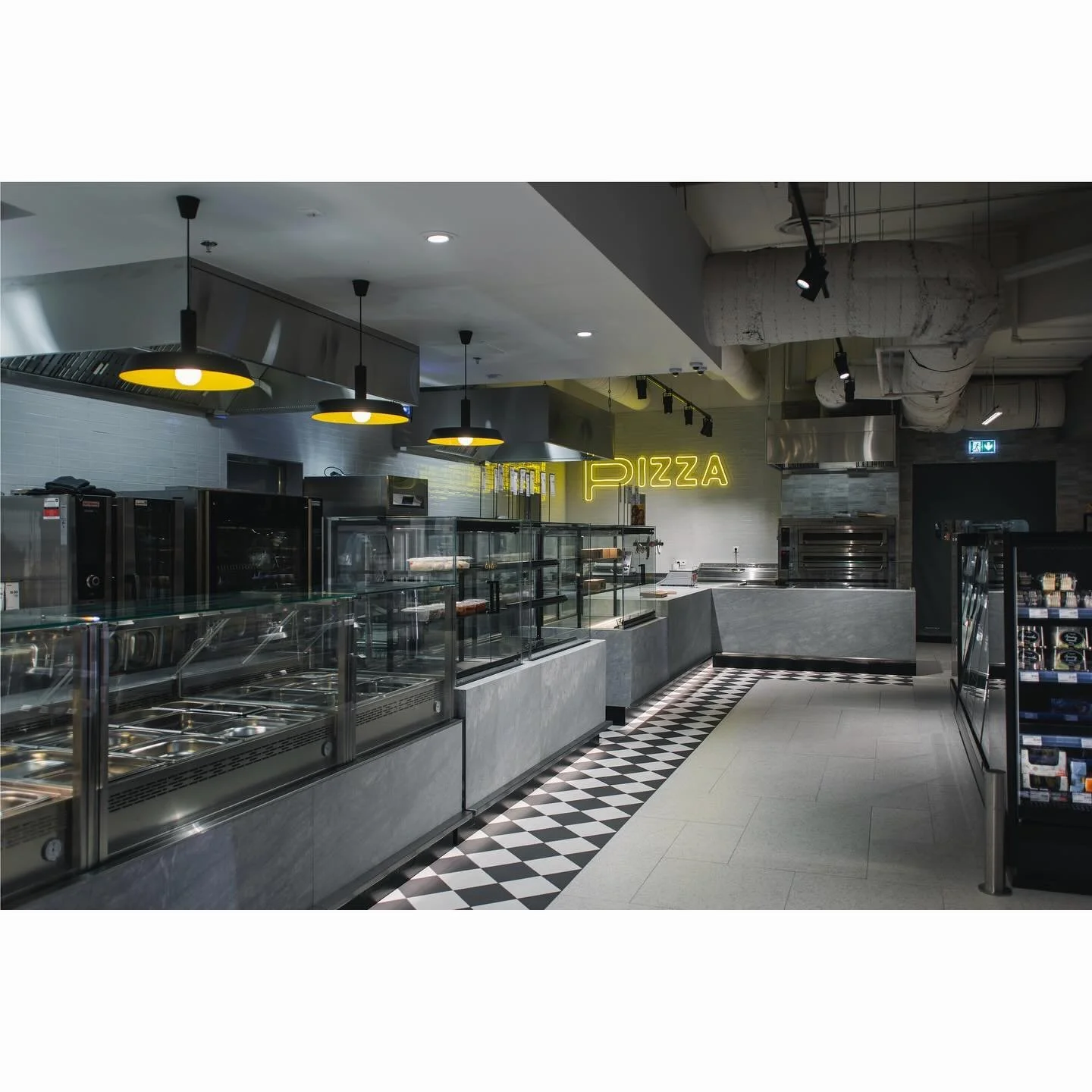 Delice toidukauplus, Solaris keskus, Tallinn
- Valminud 2023
- Uus kujundus, sisearhitektuurne lahendus ning br&auml;nding valmis VAIKLA DISAINI (Argo Vaikla, Katrin Vaikla, Kristoffer Vaikla) ning VELVET disainiagentuuri koost&ouml;&ouml;s.

Fotod -