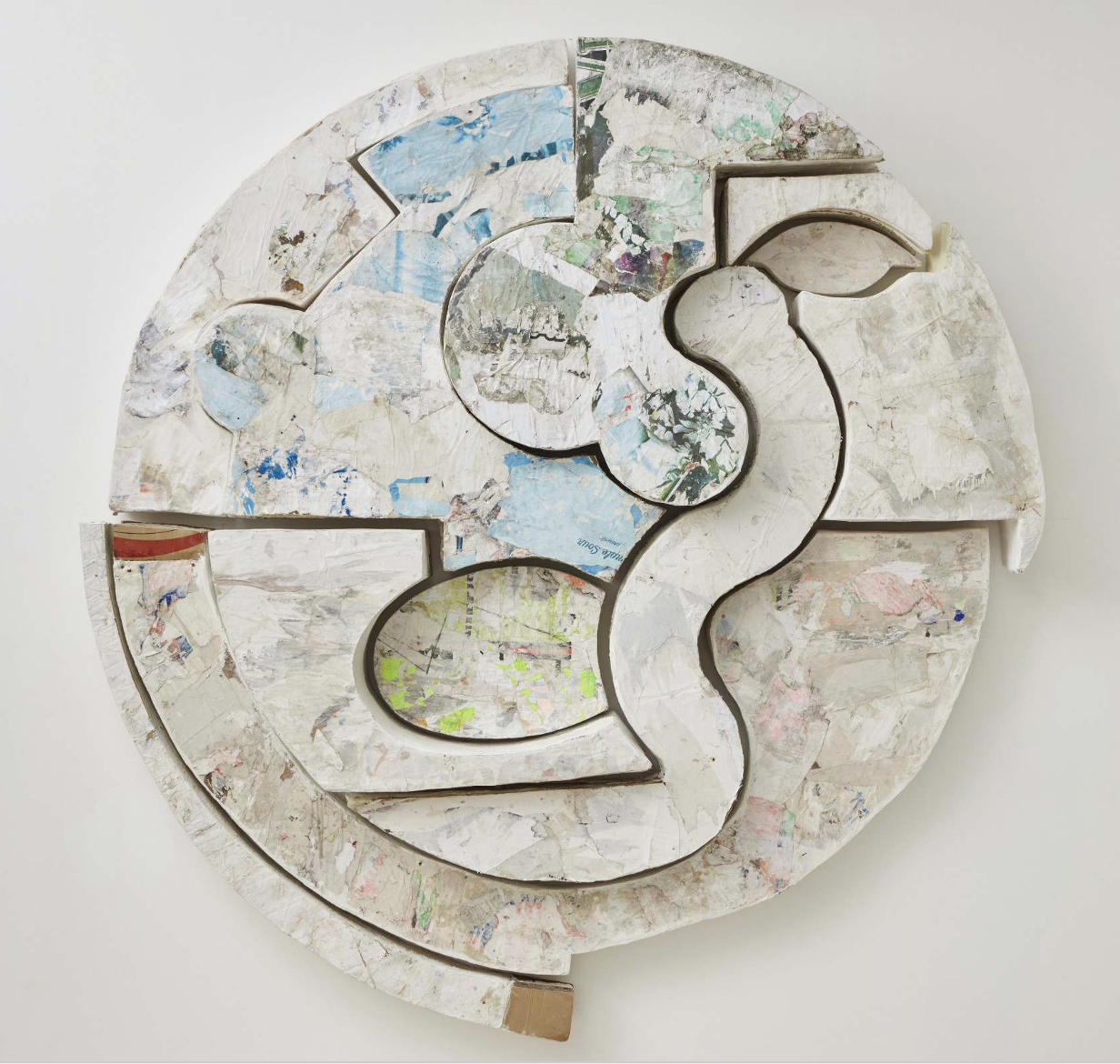 Son los ríos | 2023 |
Instalación de sitio específico | Madera, metal, plástico, mangueras, bombas de agua, plantas, luces led, sonido | 
Medida variable | 