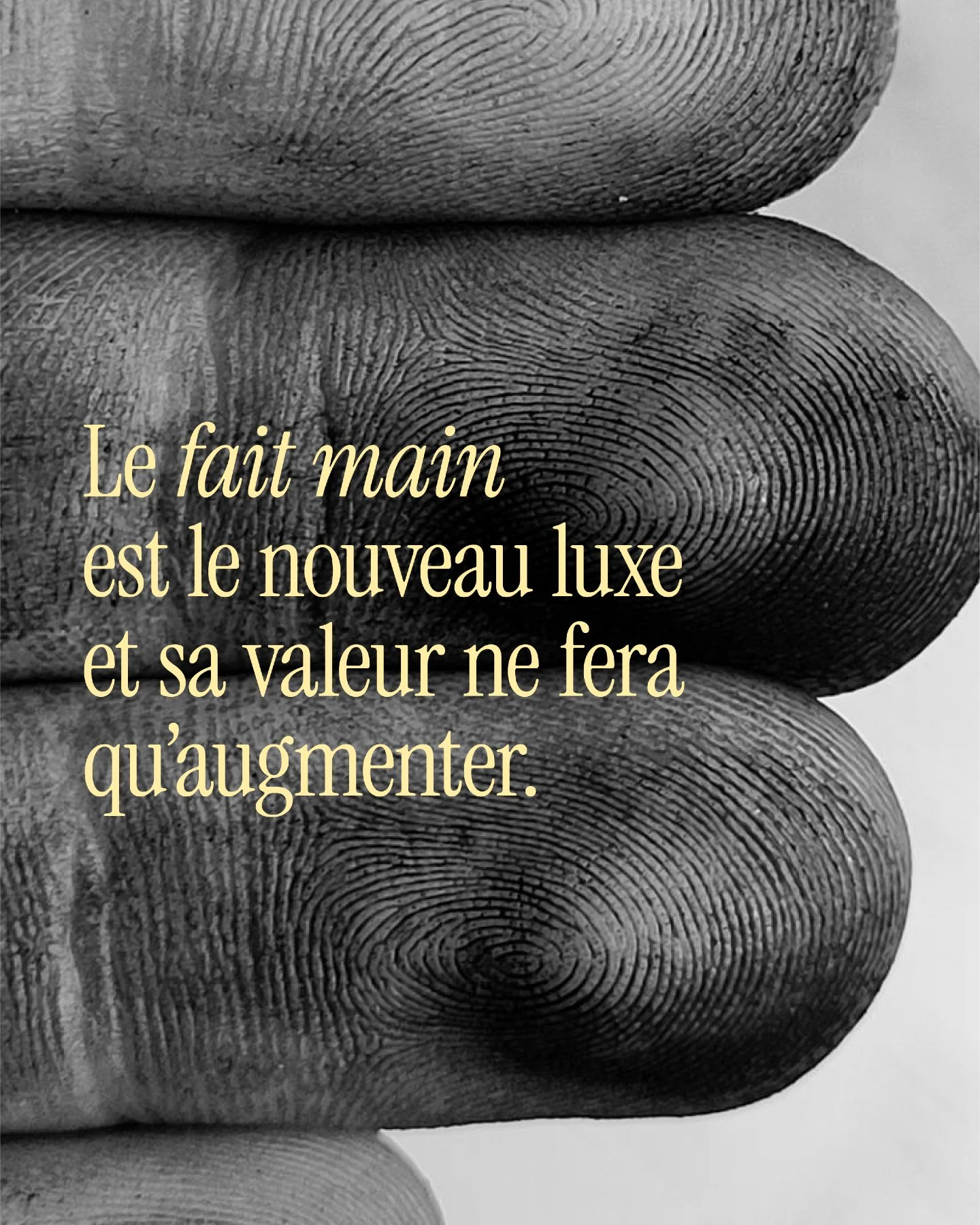 Je pense qu'une identit&eacute; visuelle doit exister de mani&egrave;re tangible et durable, bien au-del&agrave; de l'&eacute;cran.

Je pense la mati&egrave;re, je choisis le grain du papier, j&rsquo;imagine un fa&ccedil;onnage... Comme un artisan ch