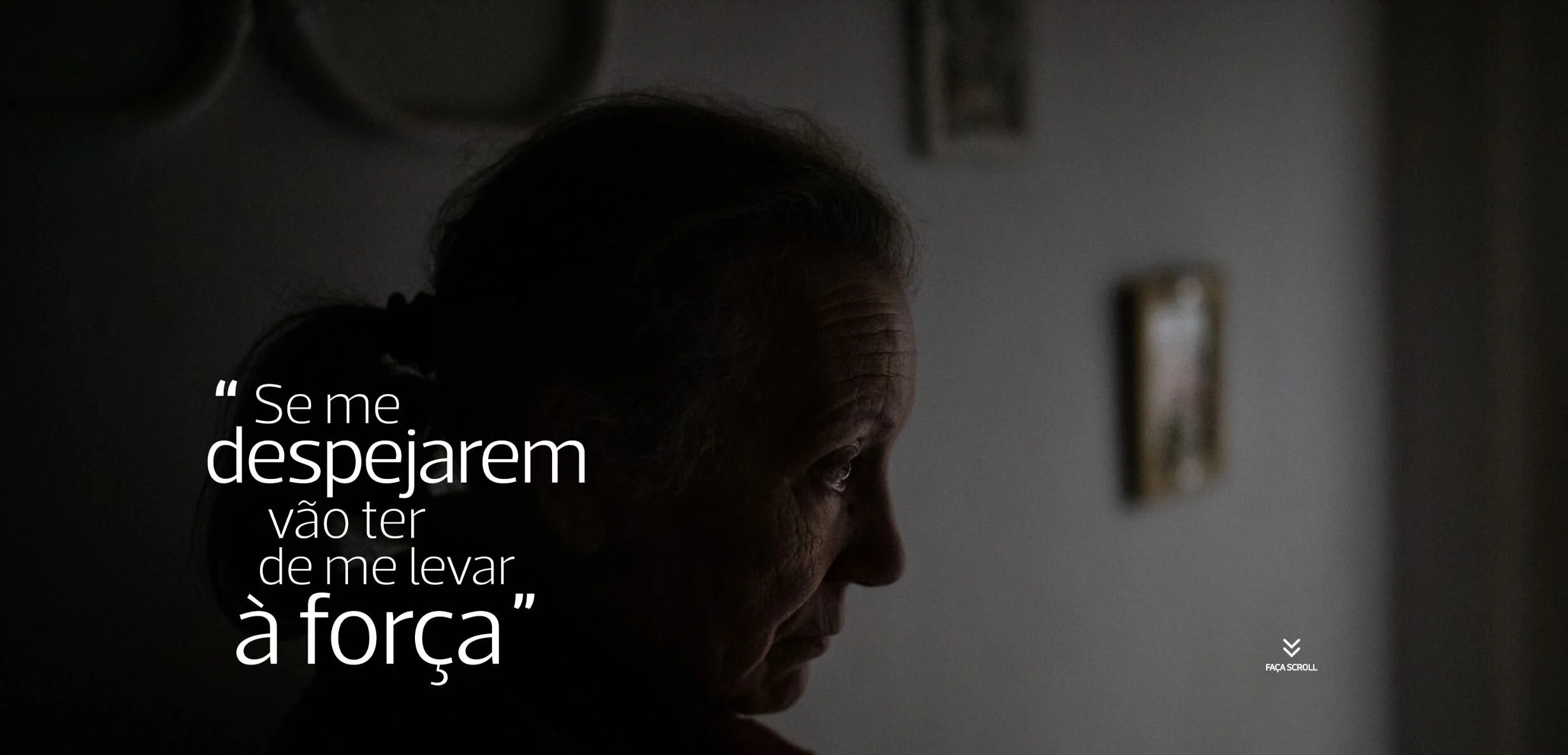Retrato de uma mulher idosa em um ambiente escuro, com uma expressão séria, acompanhada de uma citação. A frase diz: "Se me despojarem vão ter de me levar à força".