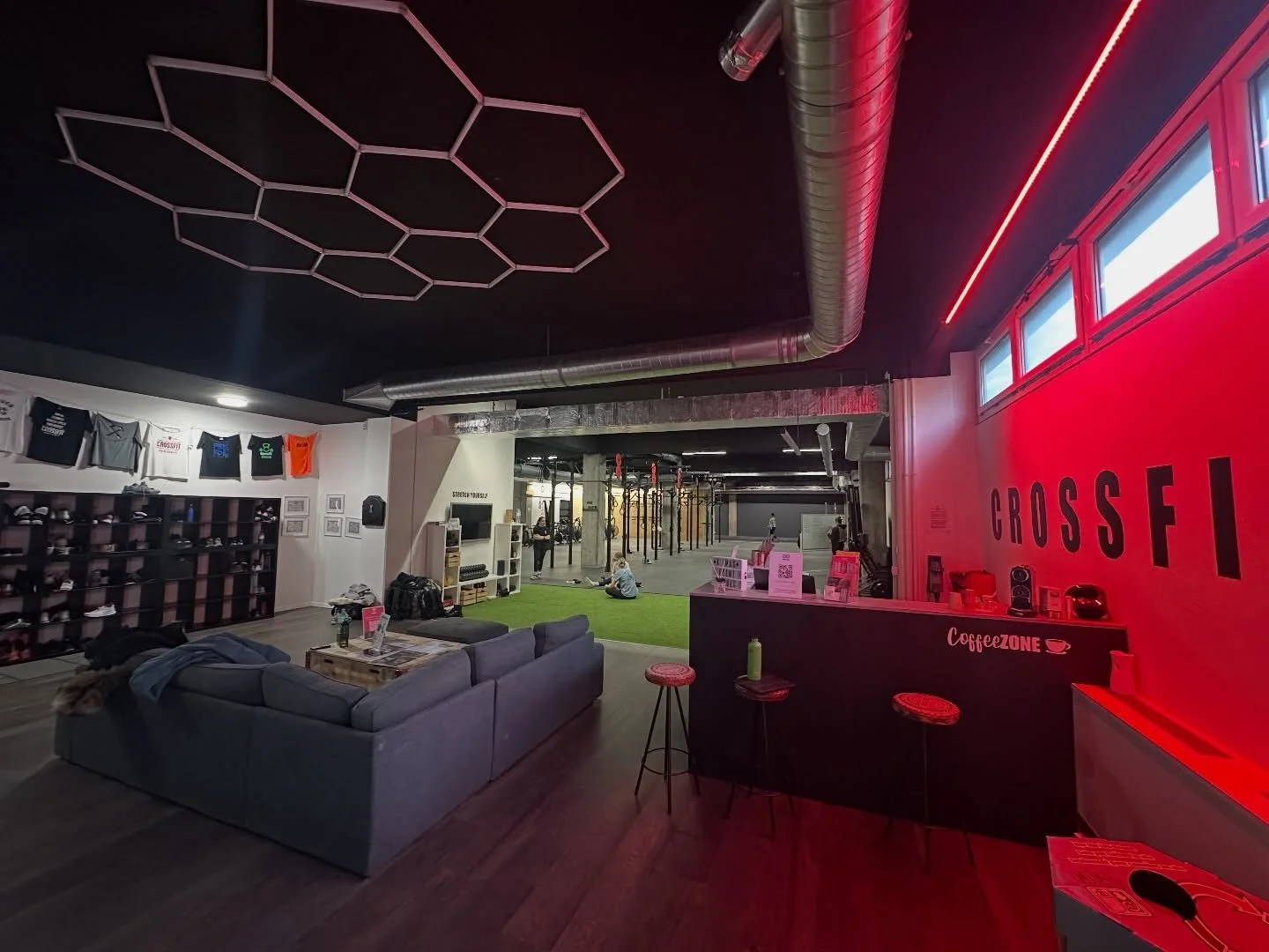 As your Personal Trainer, I can train you close to where you live. I take care of everything. You just need to show up! On the planning for this client: correcting movements that were painful to him, some work with kettlebell, and a little finisher w