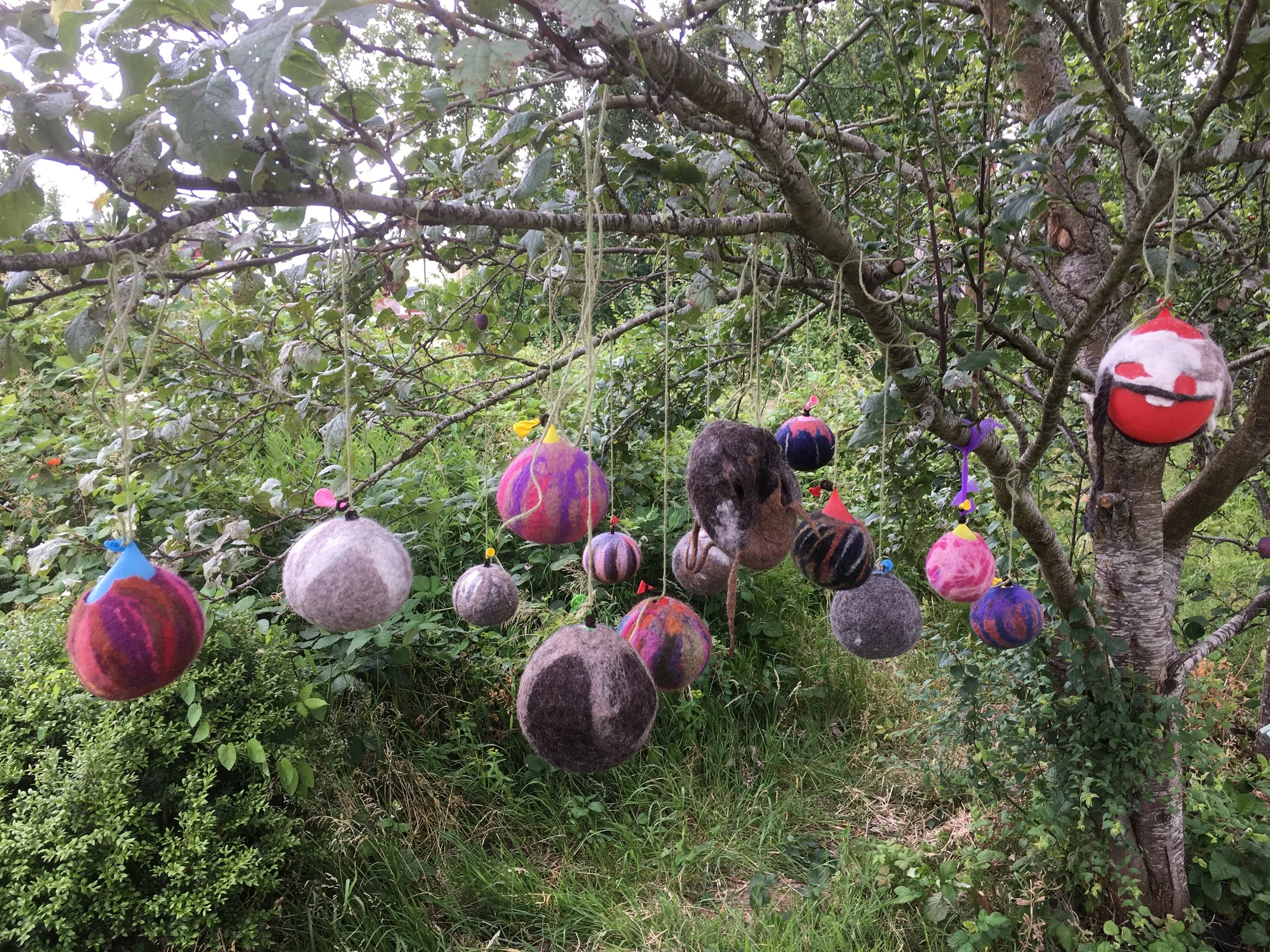 APHELION; Houses for Animals // Shelters for circadian rhythms 2019
Aurora Trinity Collective members created a outdoor space for sharing and learning together skills in natural felting, to make sustainable homes for wildlife. Commissioned by Global 