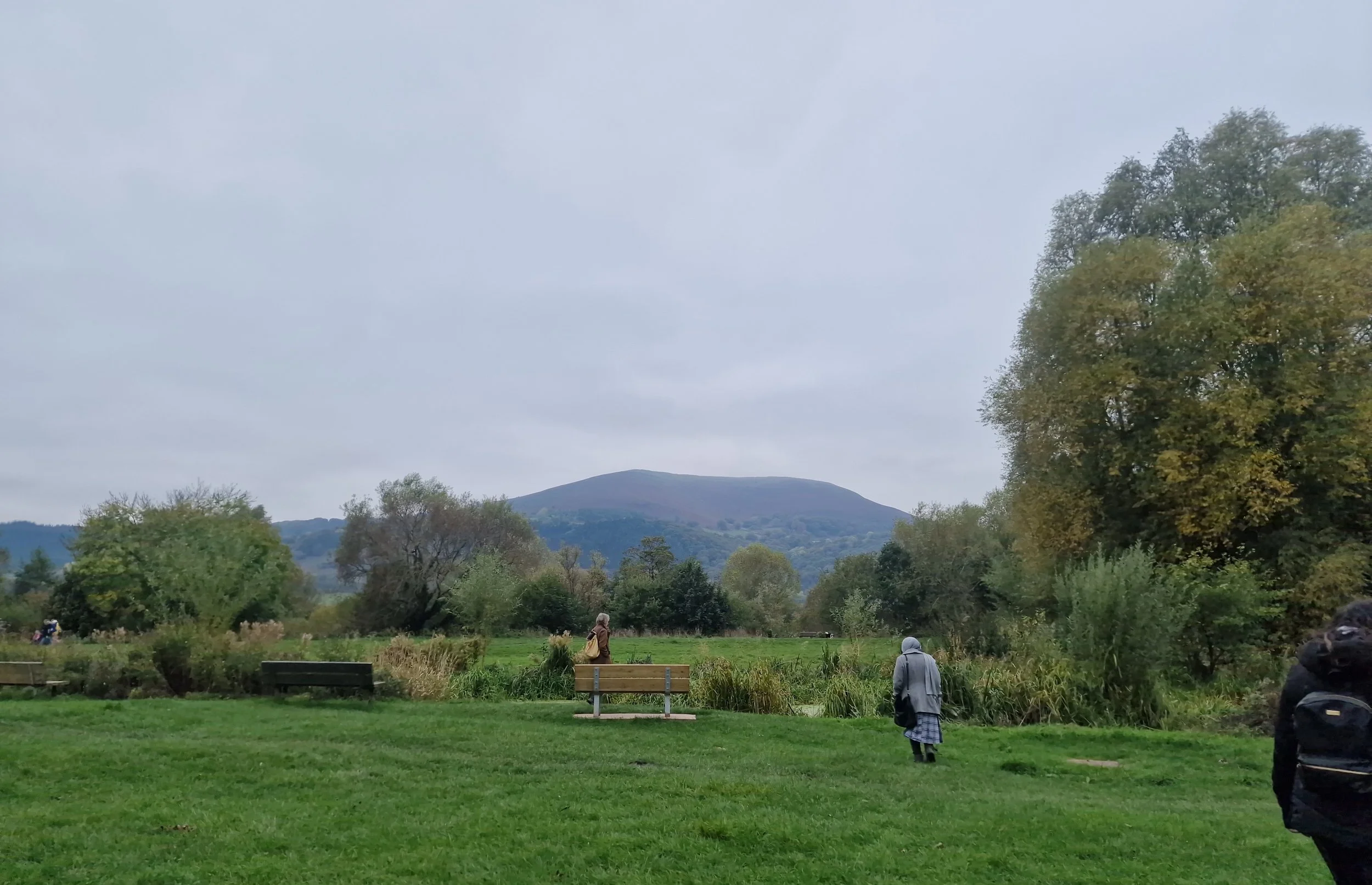 Platform 2 Language Exchange 2025
A collaboration with Arcade Campfa and Peak Cymru, creating new networks, exploring rural landscapes, language and sound. This was a series of visits to Abergevenny to walk in the countryside and record the landscape
