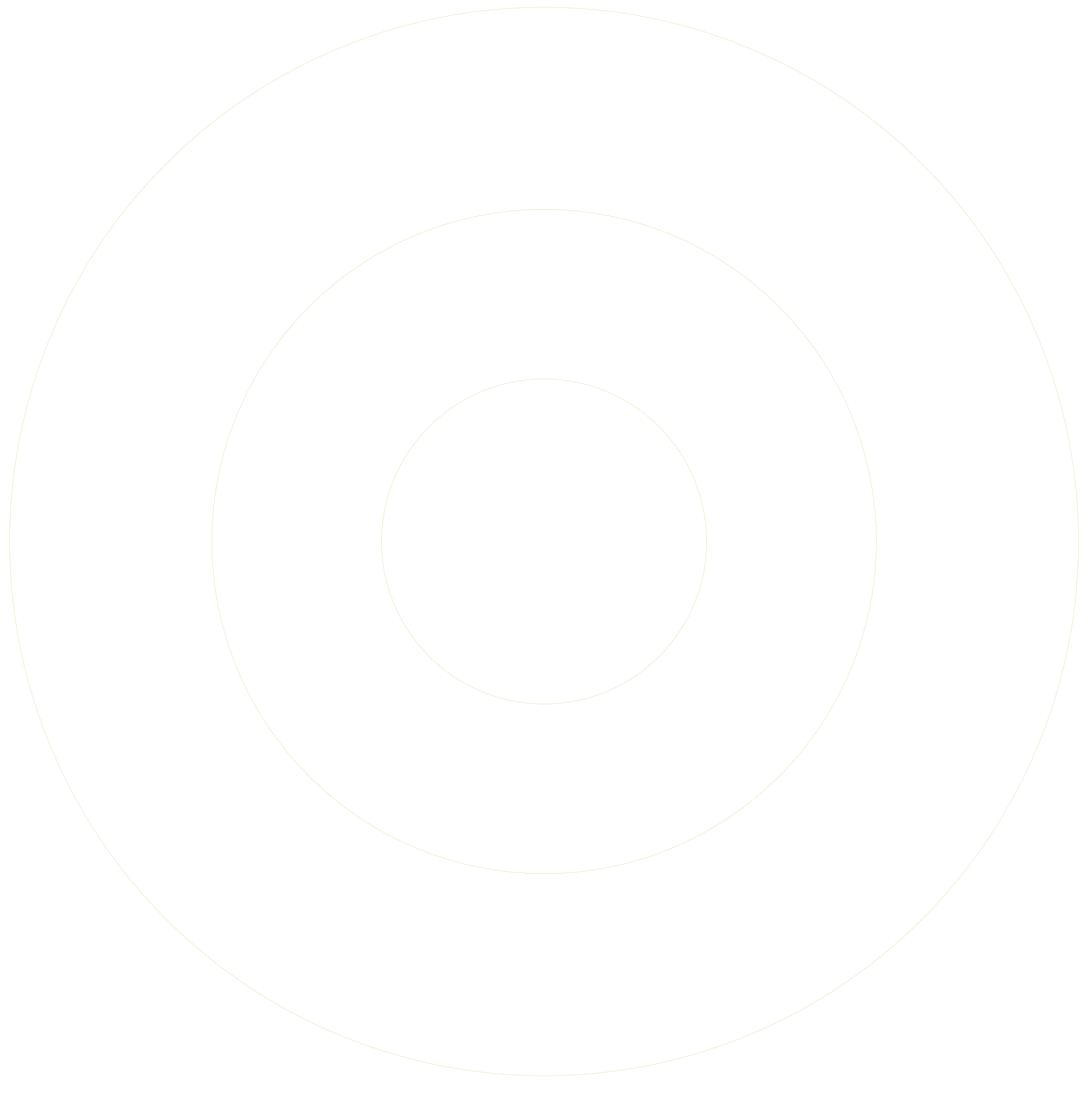 A black chart with concentric circles labeled from innermost to outermost: Base Notes, Heart Notes, Top Notes.