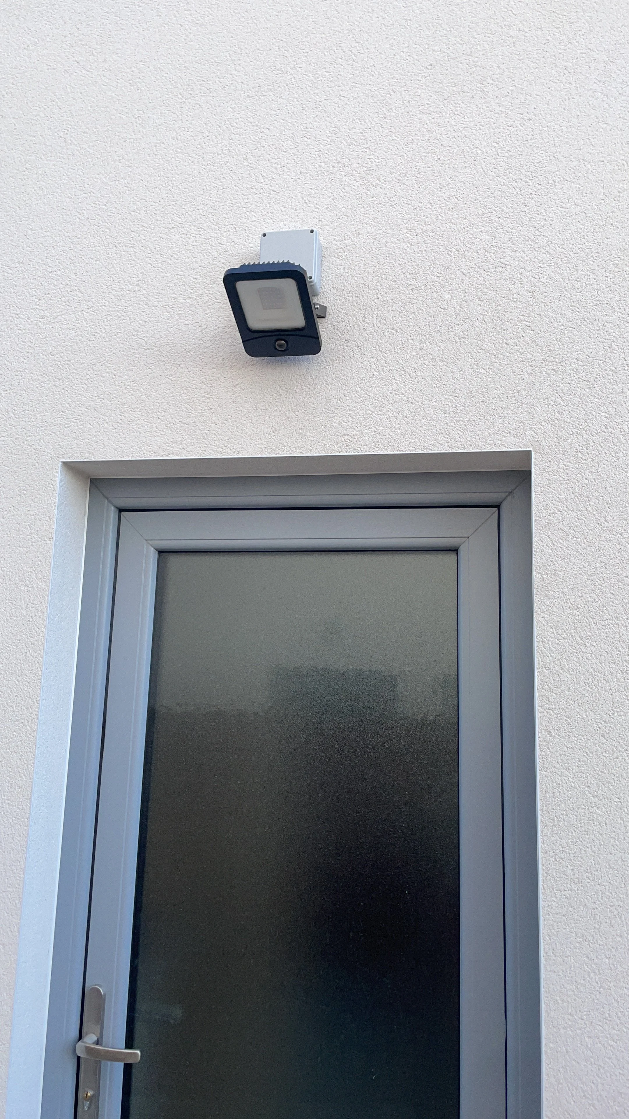 Domestic security light with PIR