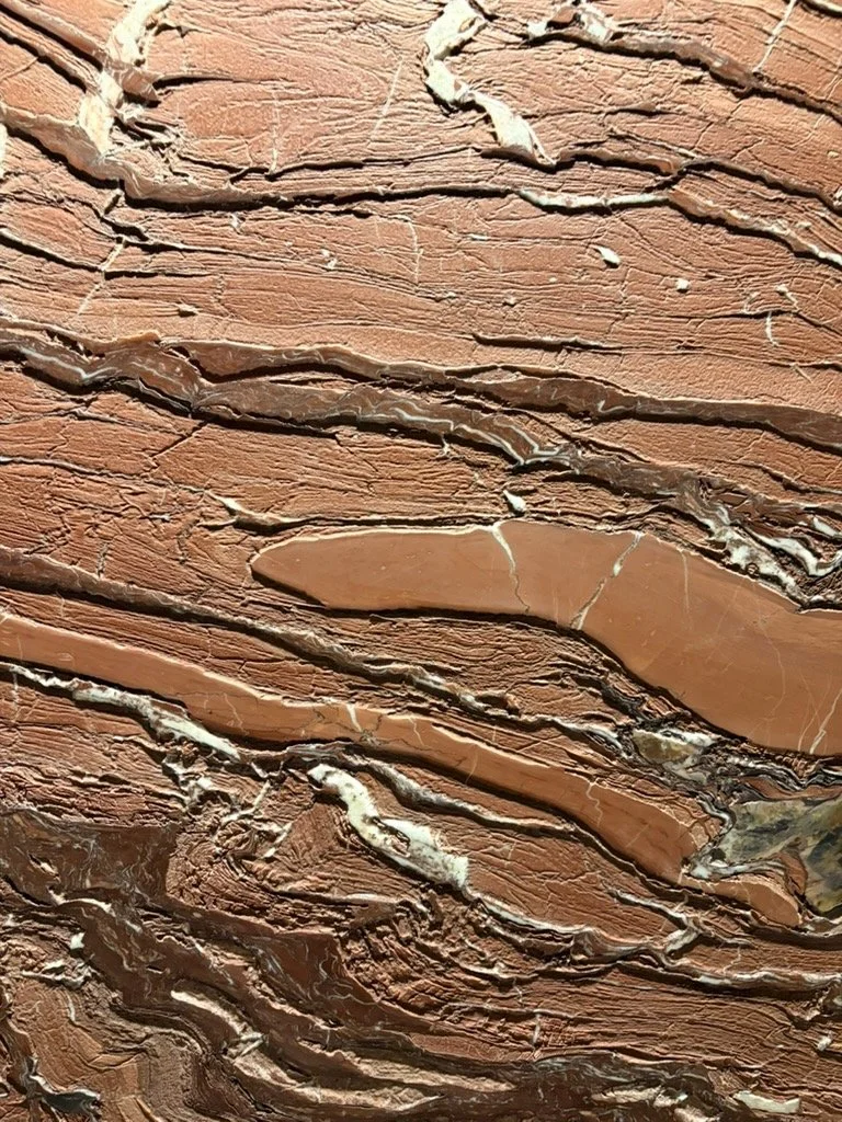 Rosso Cardinale.

Finished here with a hydro surface.
The process opens the texture and draws out the internal structure of the stone.

Light sits differently on it.
The surface feels different under hand.

Same material.
A completely different exper