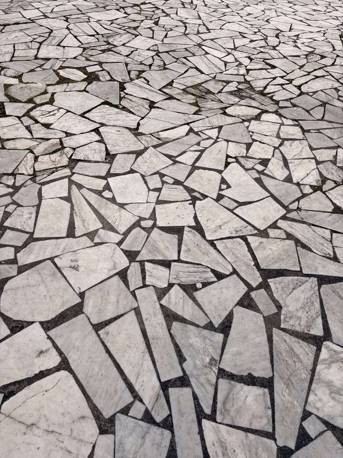 In Italy, marble is everywhere.

Floors, streets, public spaces. Used constantly and without hesitation.

Yet one of the most common questions we get is:
"What if it etches?"

A marble kitchen island doesn't stay exactly as it was on day on