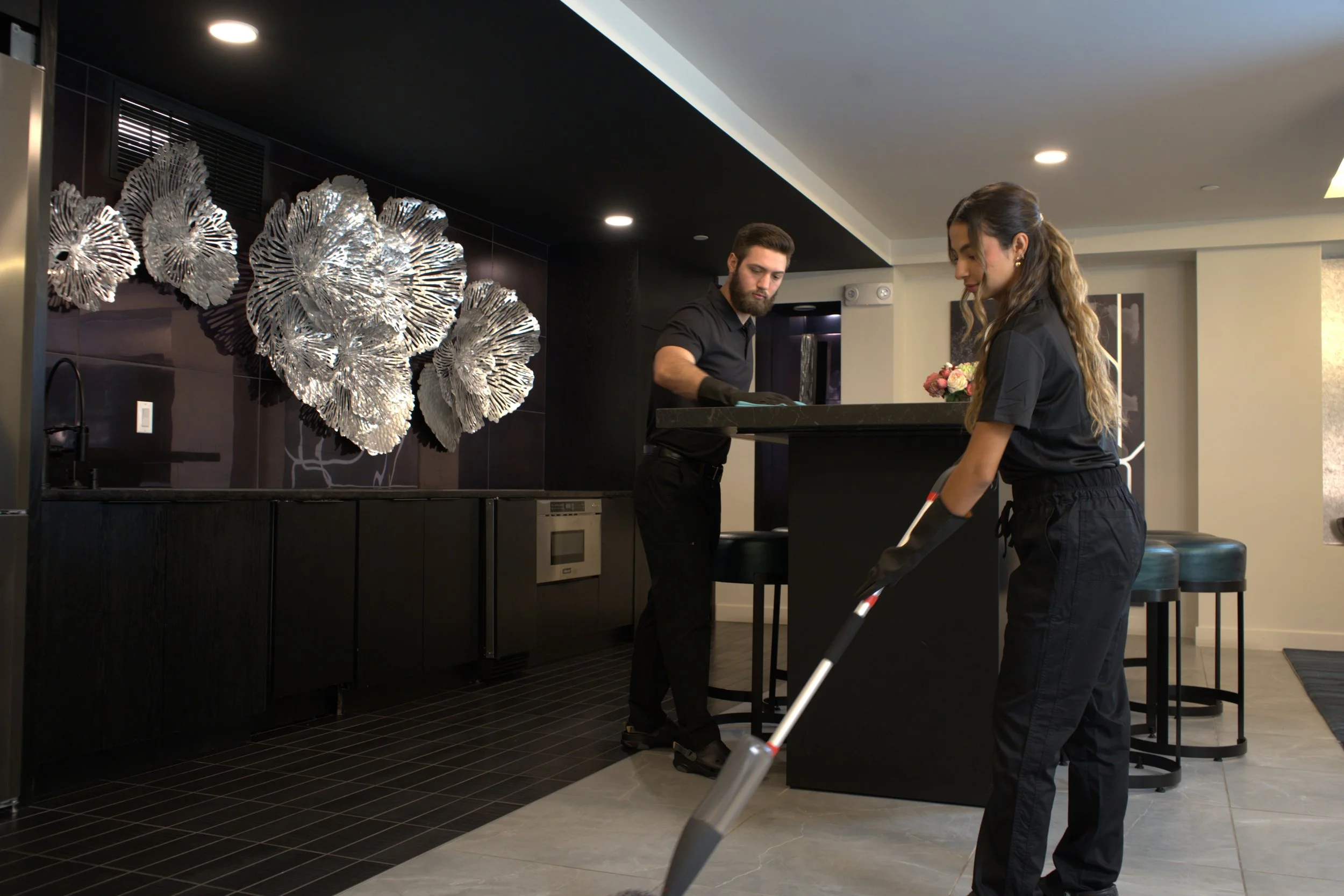 10 Benefits of Hiring a Professional Cleaning Service for Your Office