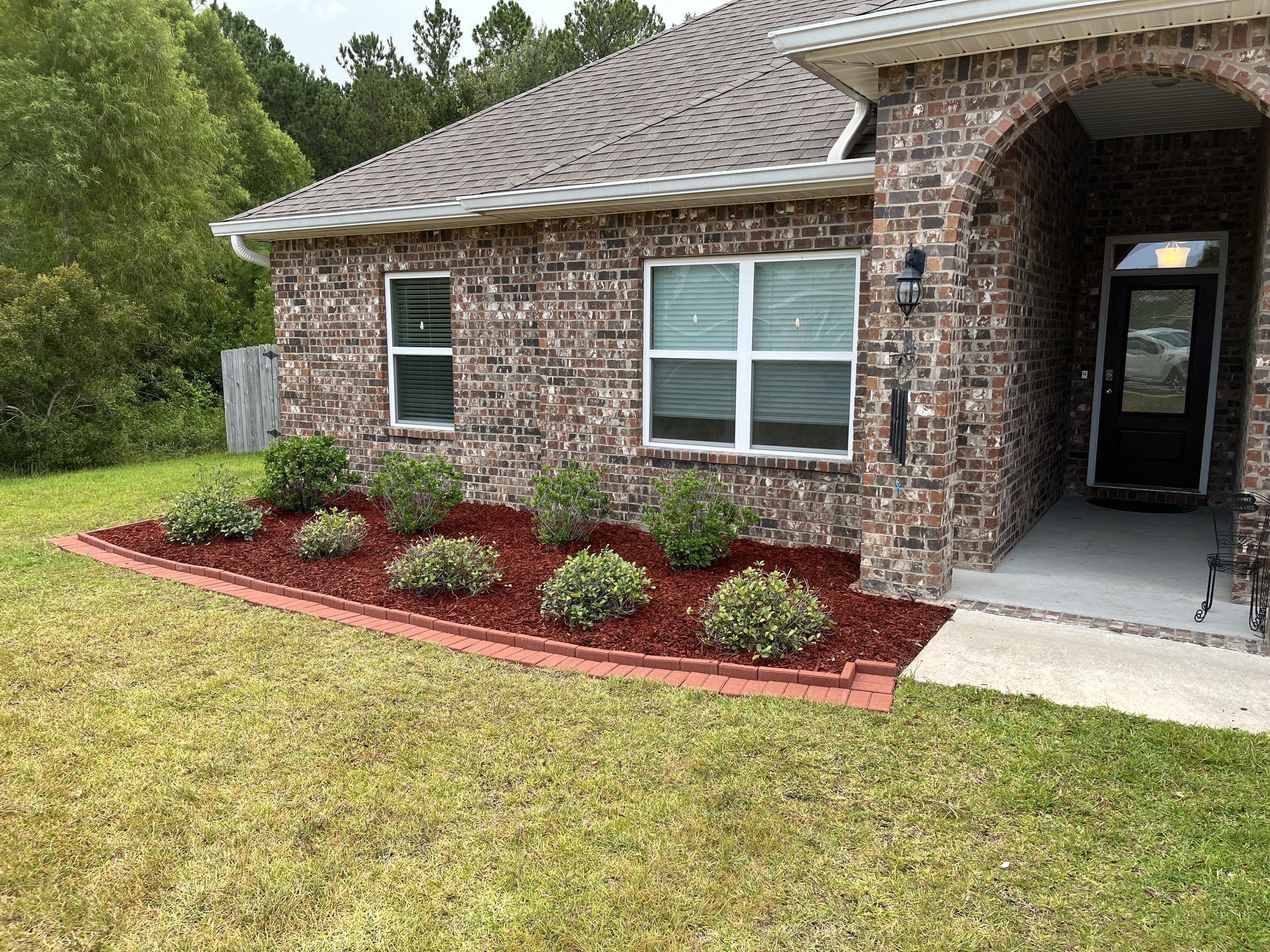 Flower bed with red mulch in gulfport ms