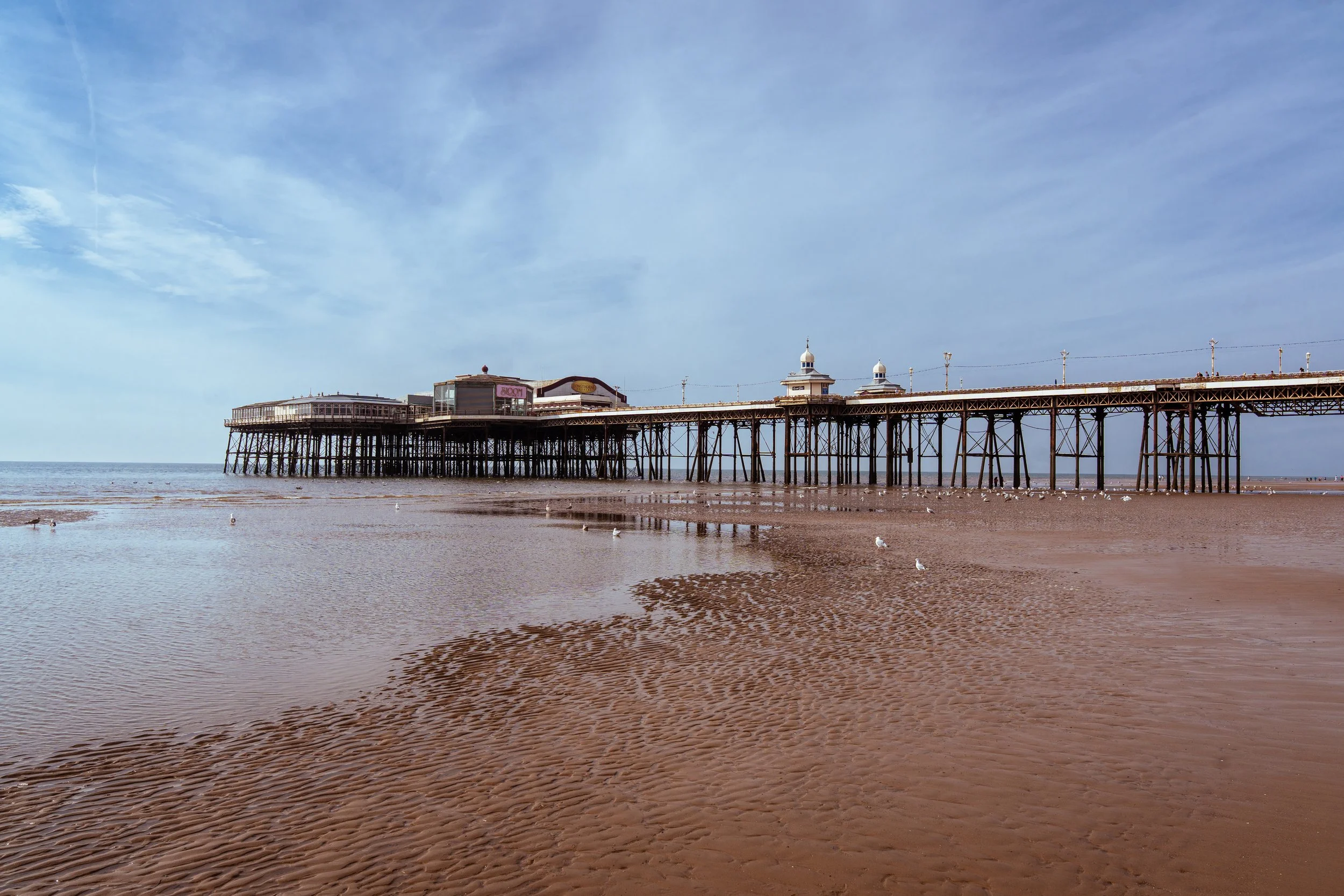 A View of the North Pier in Blackpool.jpg