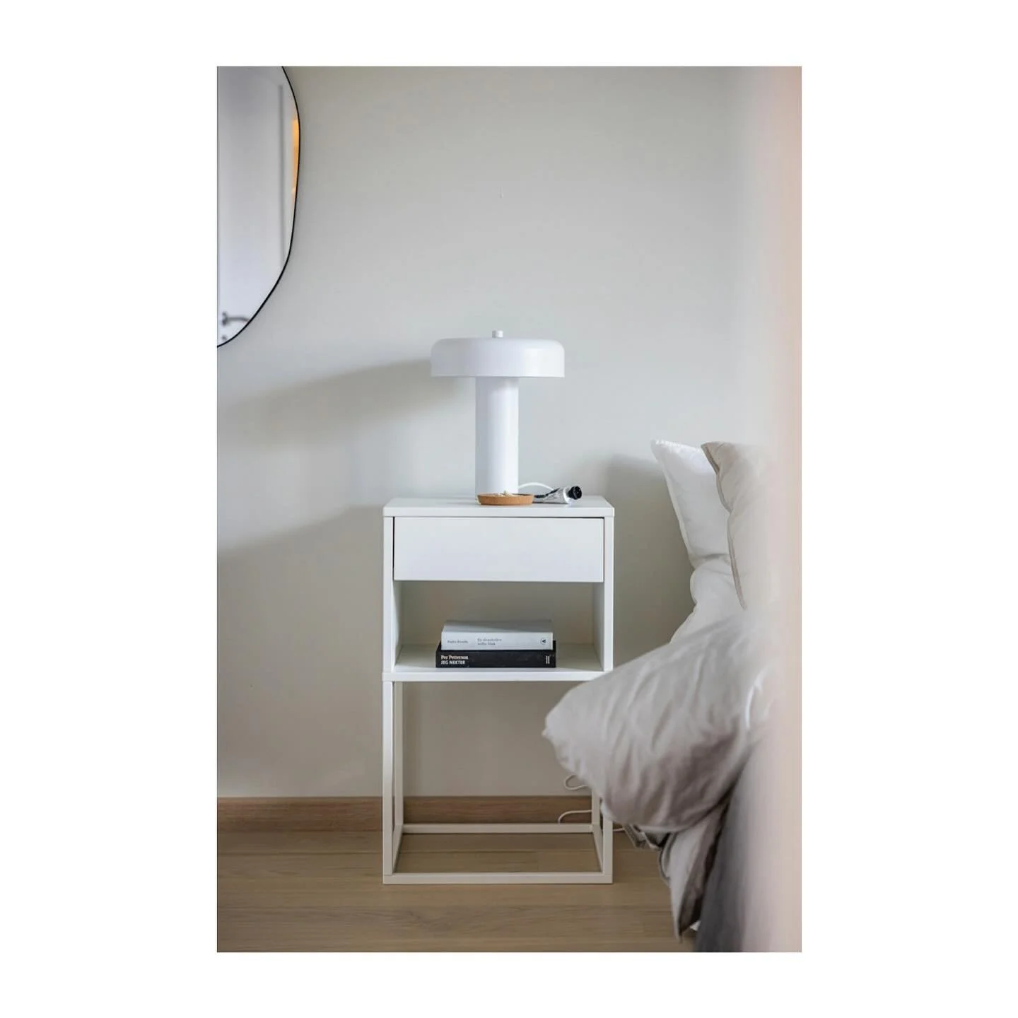 Ekebergveien, ute til salgs n&aring; 🤍
Nydelige bilder av flinkeste @studio_oslo_as❣️

@nordvikfrogner 
@2bydu 
@stianpohner 

#bolig #styling #eiendom #eiendomsmegler #hjem #innredning #fargerikehjem #interi&oslash;rmagasinet #boligpluss #rosa #bol