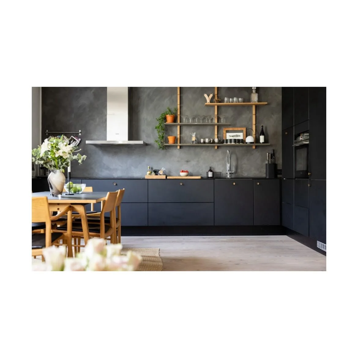 Denne fine p&aring; Majorstua, ble solgt f&oslash;r vinsning 🤩👏🏻

@eiemajorstuen 
@aandersena 

#nordicinterior #nordicdesign #interiorwarrior #homesofinstagram #interiorstyling #scandinaviandesign #interiorinspiration #interiorstyle #interi&oslas