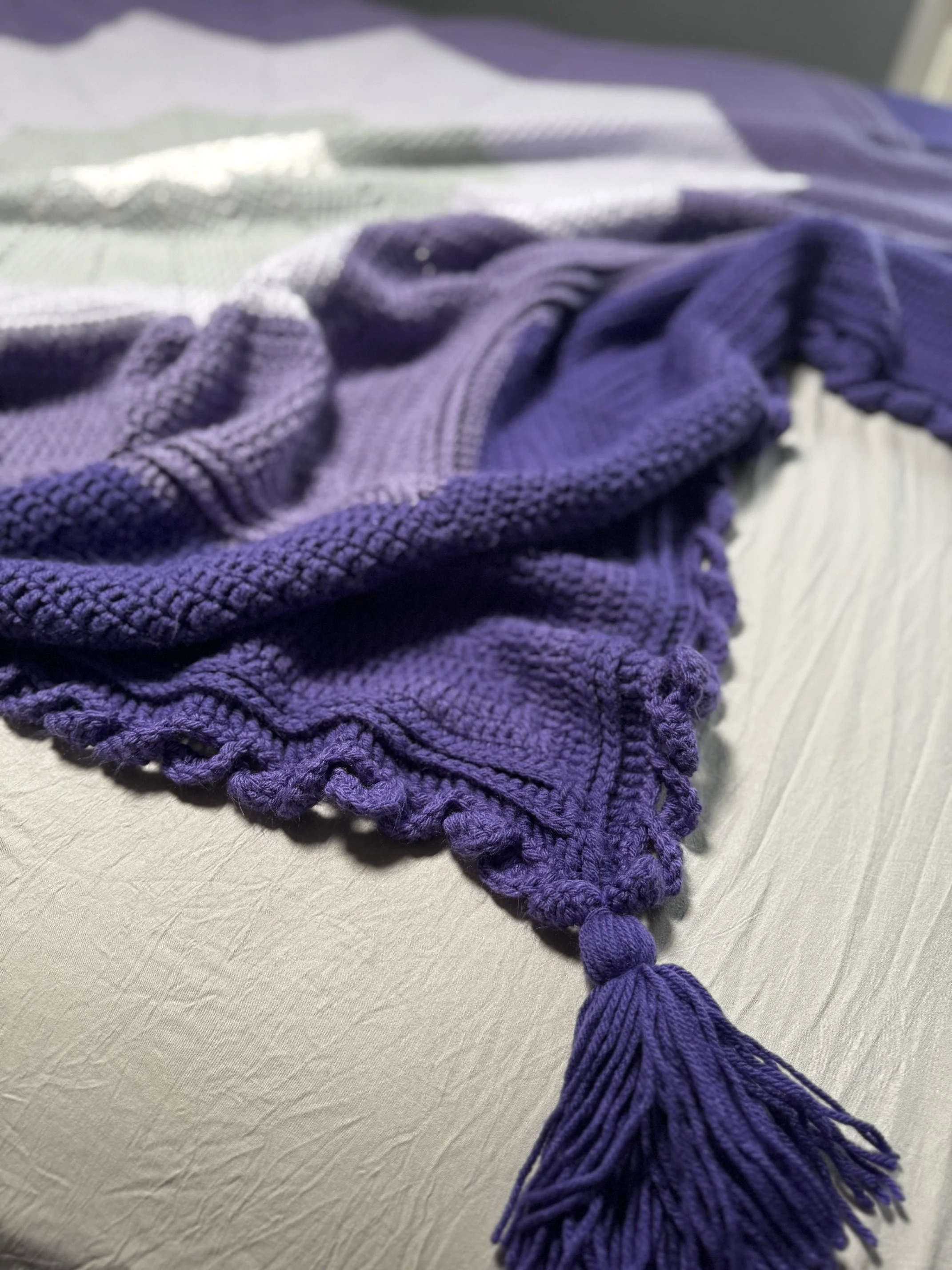 Some details on my king sized crotchet chevron in the round blanket.