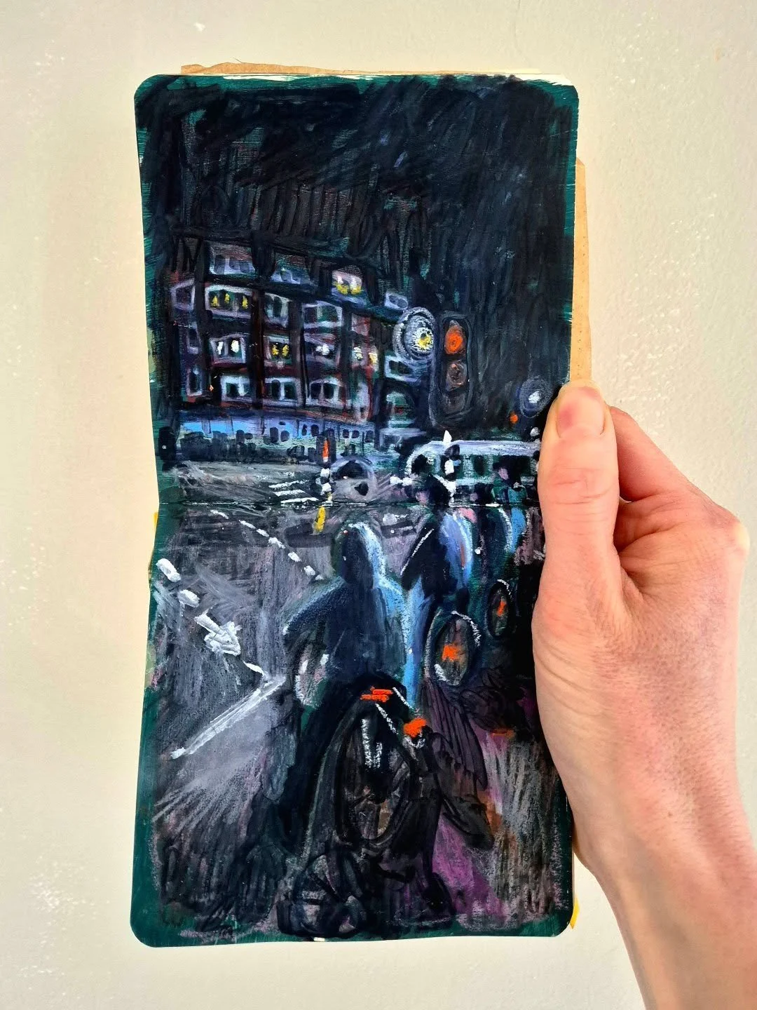 Dark dark dark days! I feel like the world is covered in a blanket of darkness at the moment (both litterally and metaphorically!). It's been so grey in Amsterdam for the last few weeks I've forgotten what the sun looks like! 

Most journeys through 