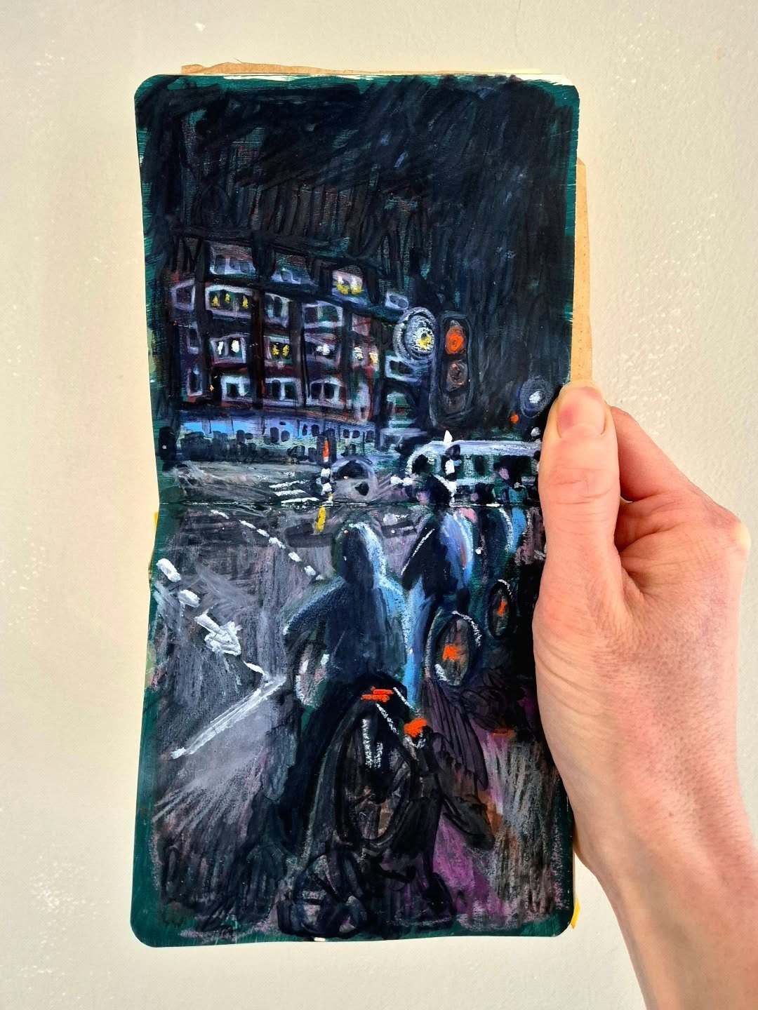 Dark dark dark days! I feel like the world is covered in a blanket of darkness at the moment (both litterally and metaphorically!). It's been so grey in Amsterdam for the last few weeks I've forgotten what the sun looks like! 

Most journeys through 