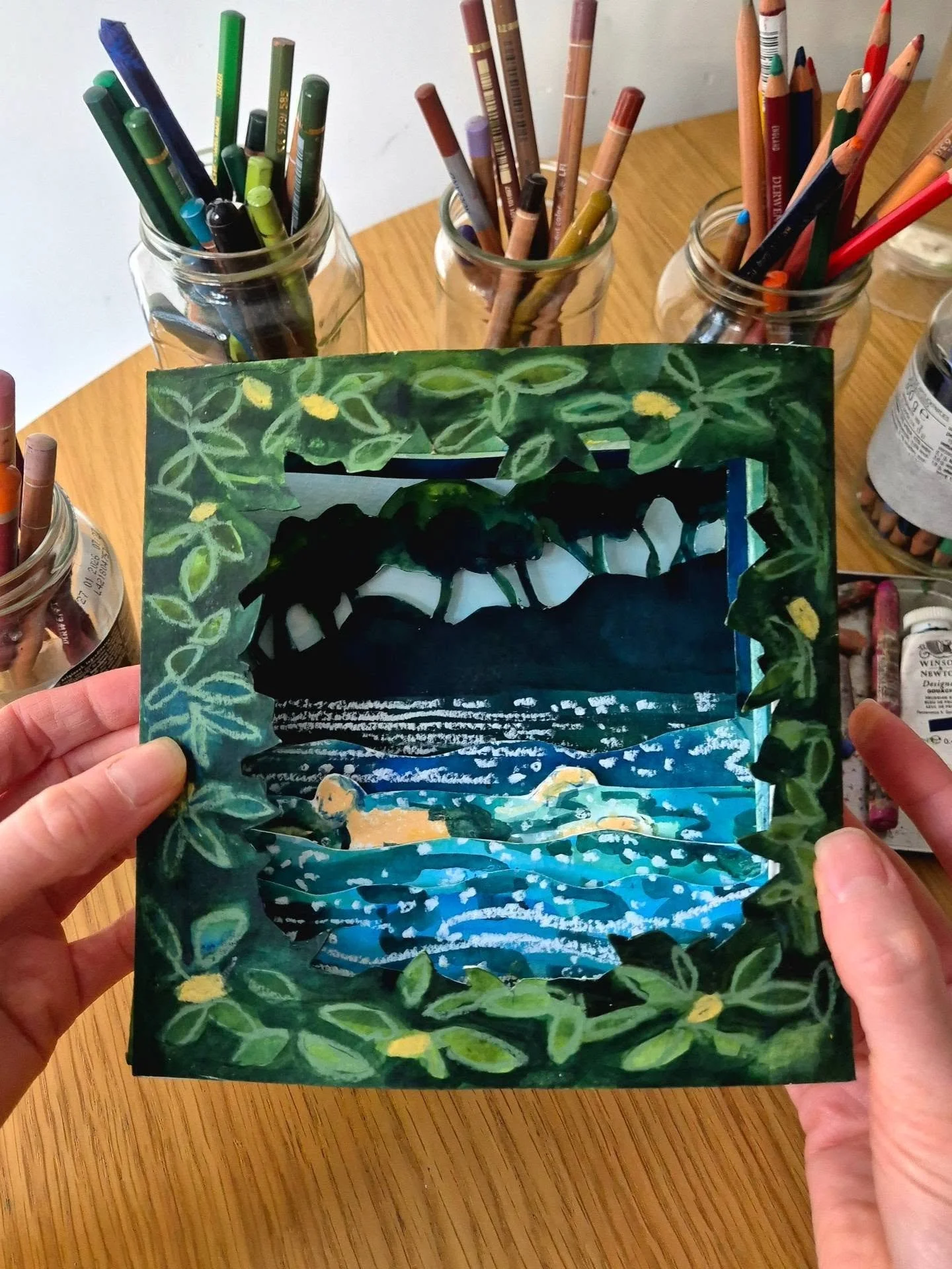 Thom in his happy place thus summer...the sea, or any water to be honest! Made for his birthday last month, with gouache and neo colours, and inspired by a beach we loved on the west coast of Italy in the summer. 

I absolutely love making dioramas a