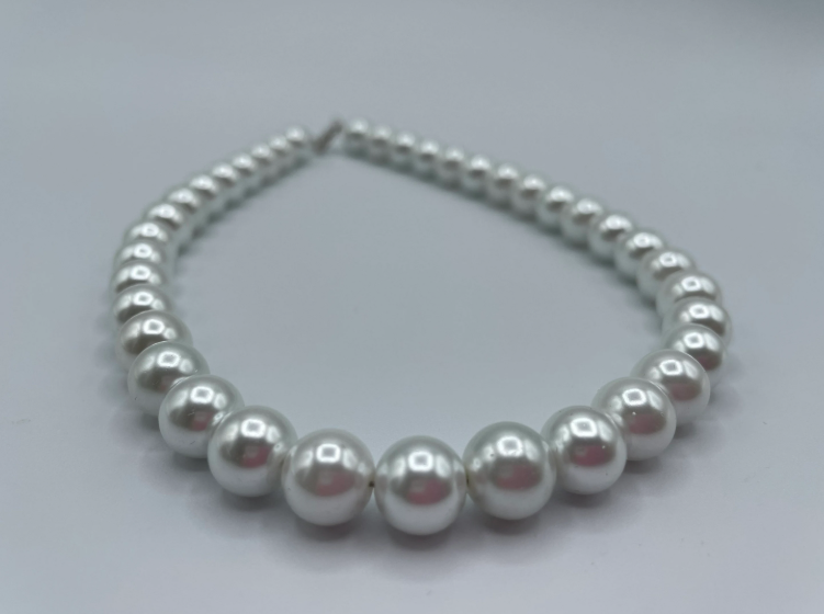 White Peark Choker 2.png