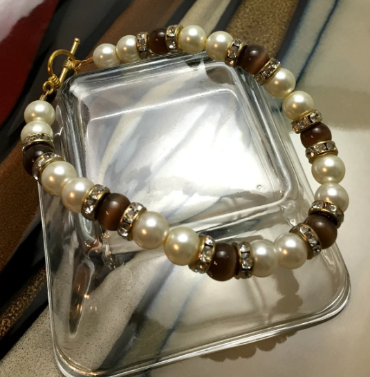 Golden Root Pearl Bracelet 1.png
