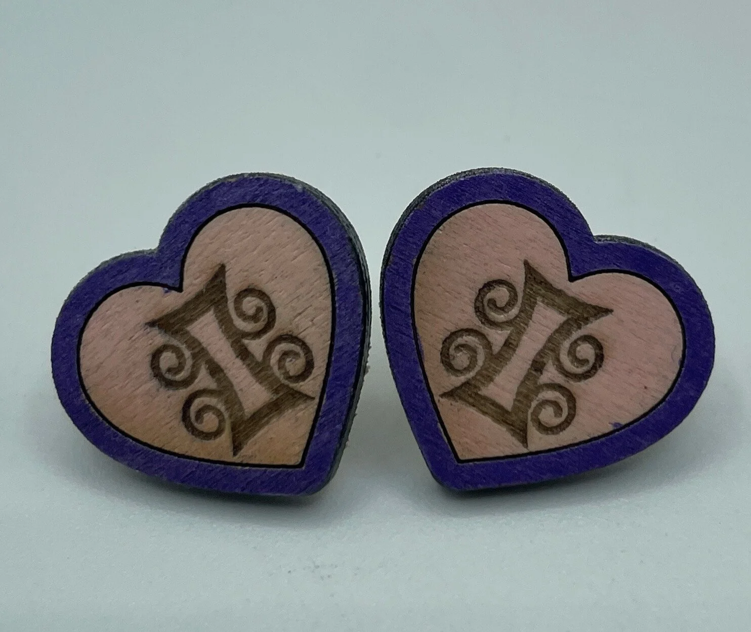 Tamfo Bebre Heart Studs