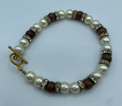 Golden Root Pearl Bracelet 3.png
