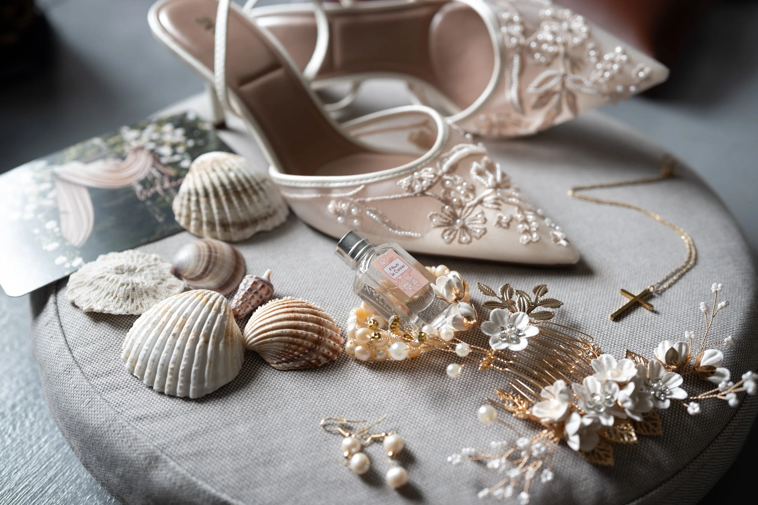 All bridesmaids and mother of the bride decided to make a special moment of the prep morning