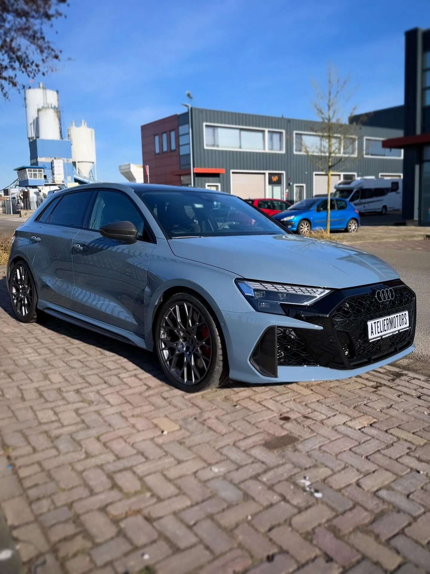 Deze prachtige Audi RS3 van @manstorygroup is uitgebreid behandeld bij @ateliermotors.nl met een High Gloss Protection finish. Met onze Gloss protection blijft deze RS3 ongeacht regen of sneeuw opvallen. 

Behandeling:
✅ Atelier Quality Detailing 
✅ 