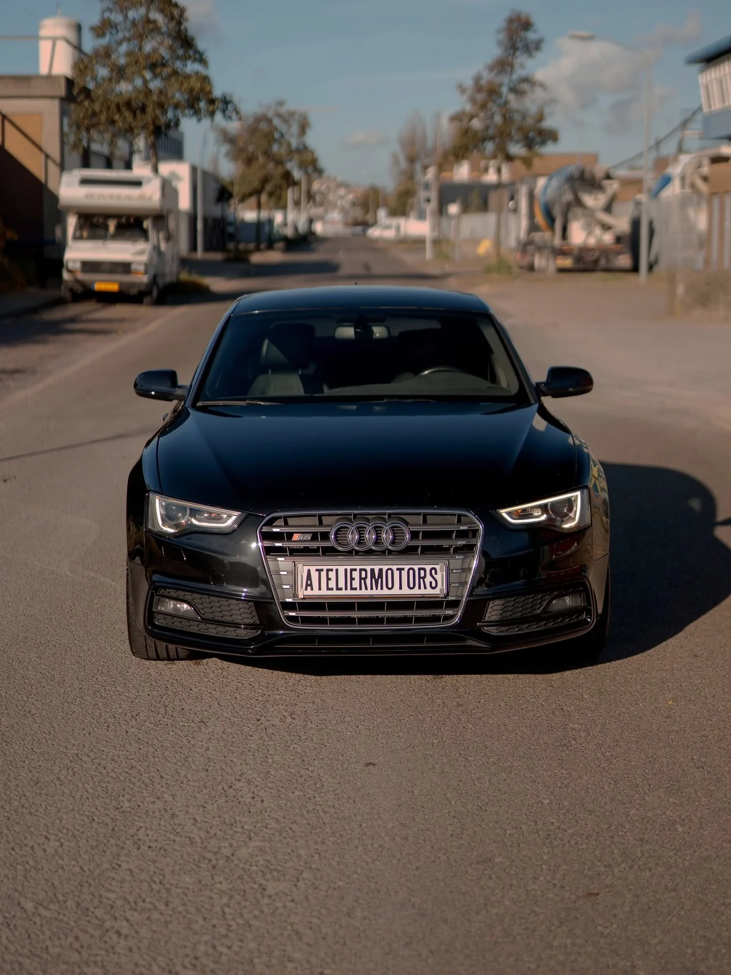 De Audi S5 hebben we eerst gepolijst. Vervolgens is er een keramische coating aangebracht voor een intense glans, verbeterde kleurdiepte en sterke bescherming tegen vuil, weersinvloeden en microkrassen. #carsofinstagram #cardetailing #viral #fyp #aud