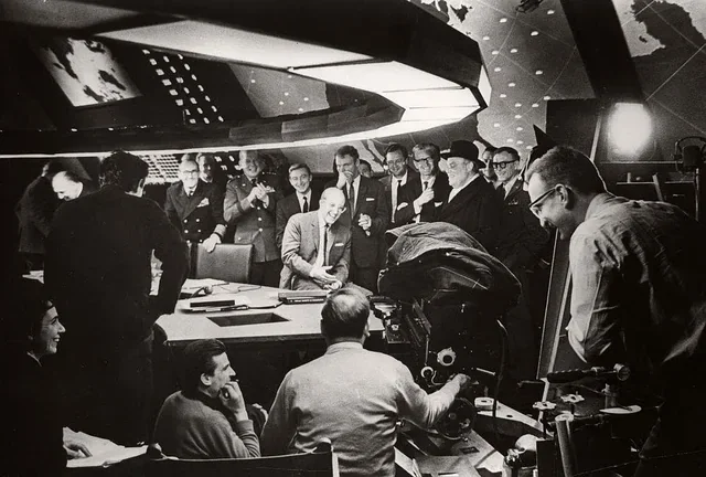 dr-strangelove-behind-the-scenes-photos-v0-xoikd2sk97ie1 (1).webp